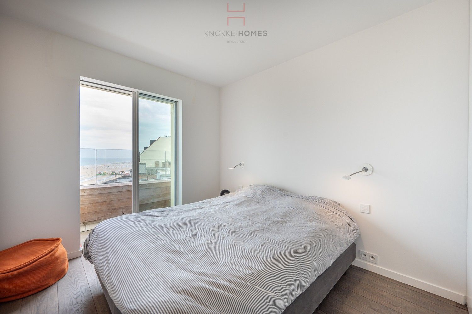 Exceptioneel hoekappartement op de Zeedijk genietend van uitzonderlijke zee- en strandzichten. foto 13