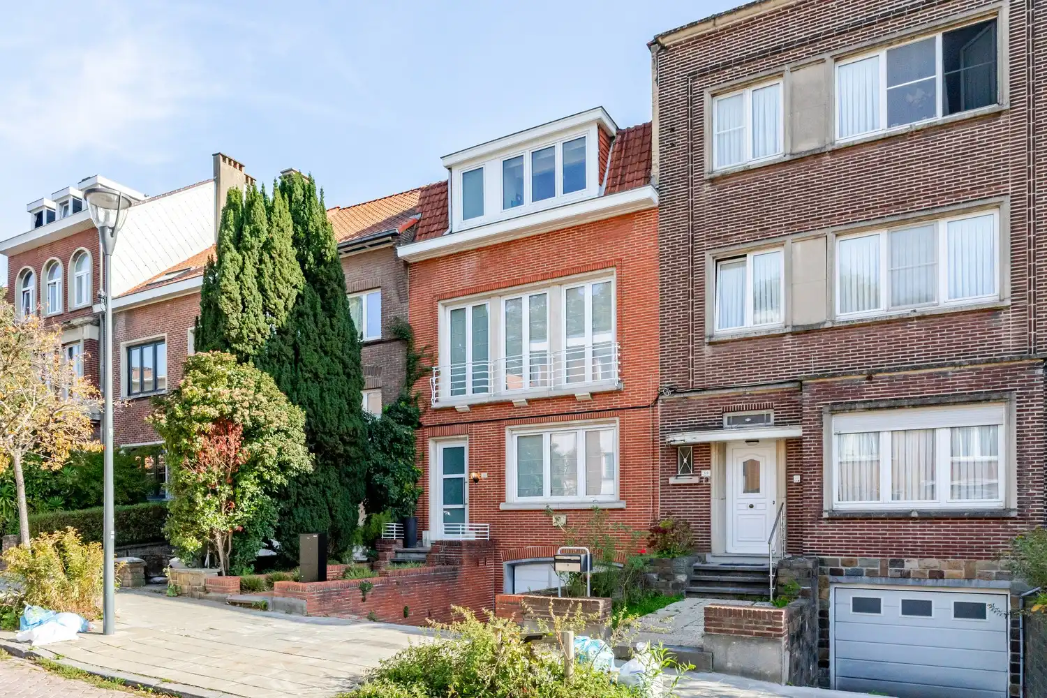 Instapklare gerenoveerde woning met 3 slaapkamers, 2 badkamers en garage foto {{pictureIndex}}