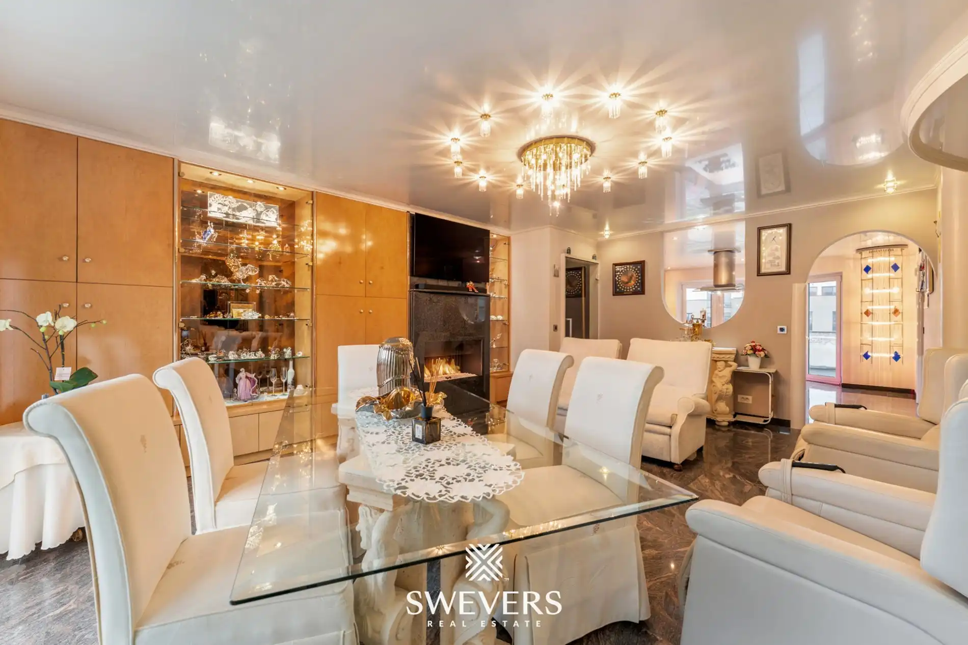 Hoogwaardig appartement met private lift en zolder in hartje Borgloon foto 3