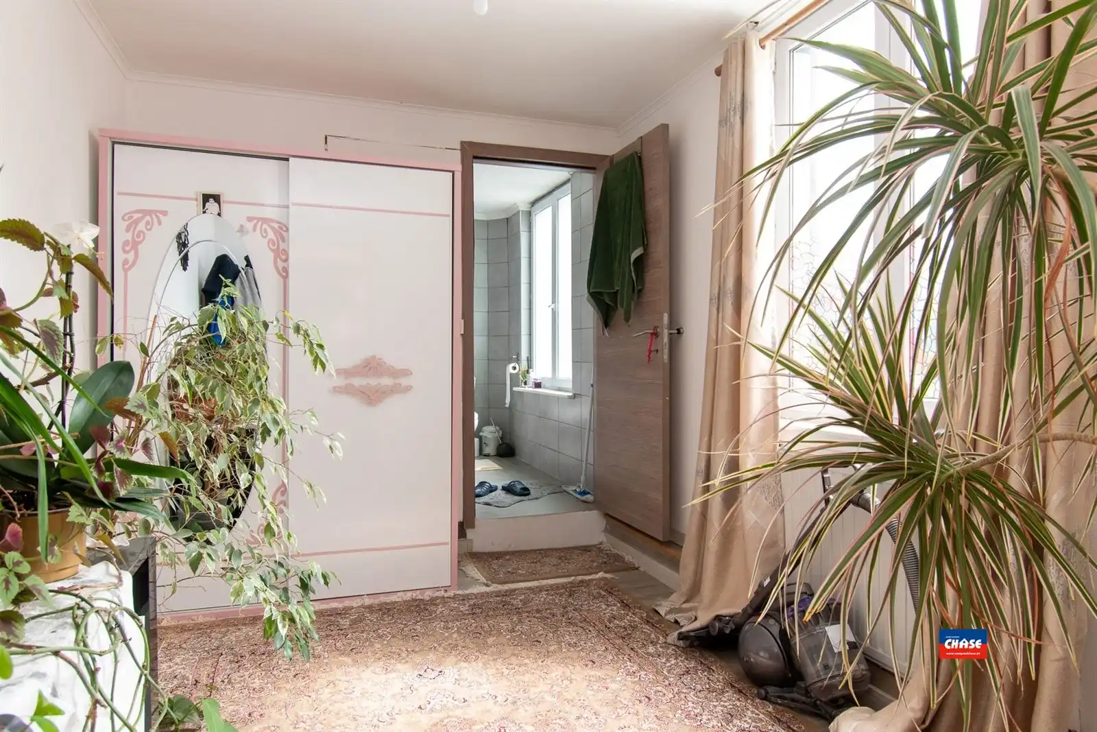 Gerenoveerde woning met 4 slpks + bureau en tuintje foto 12