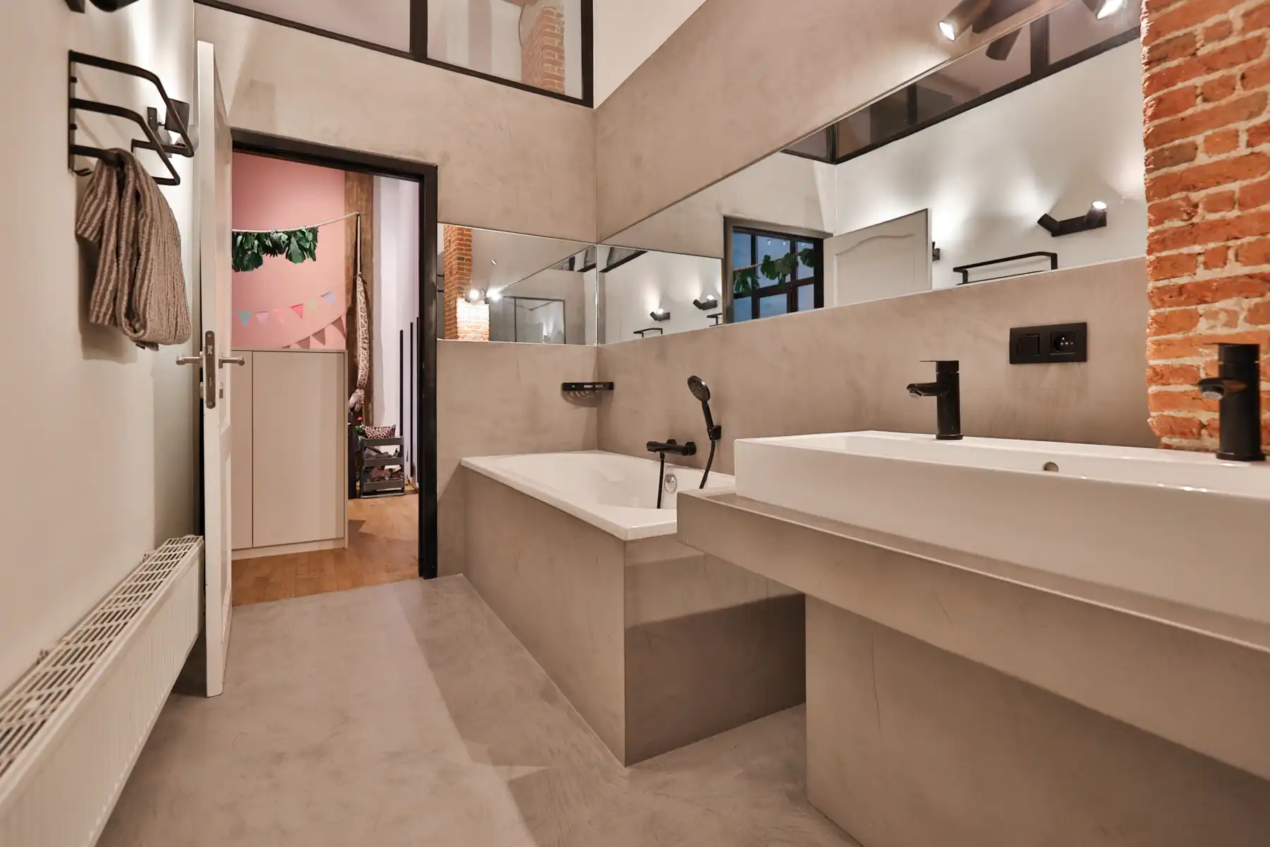 Stoer, warm en verrassend ruim — Loftgevoel met buitenruimte foto 19