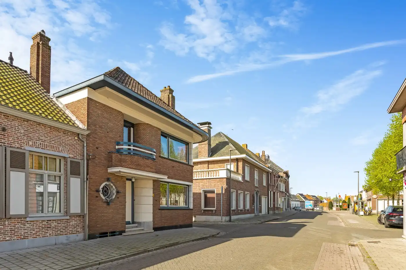 Te renoveren, geklasseerde art deco woning met 3 slpk, ruime zolder en Z-tuin foto 33