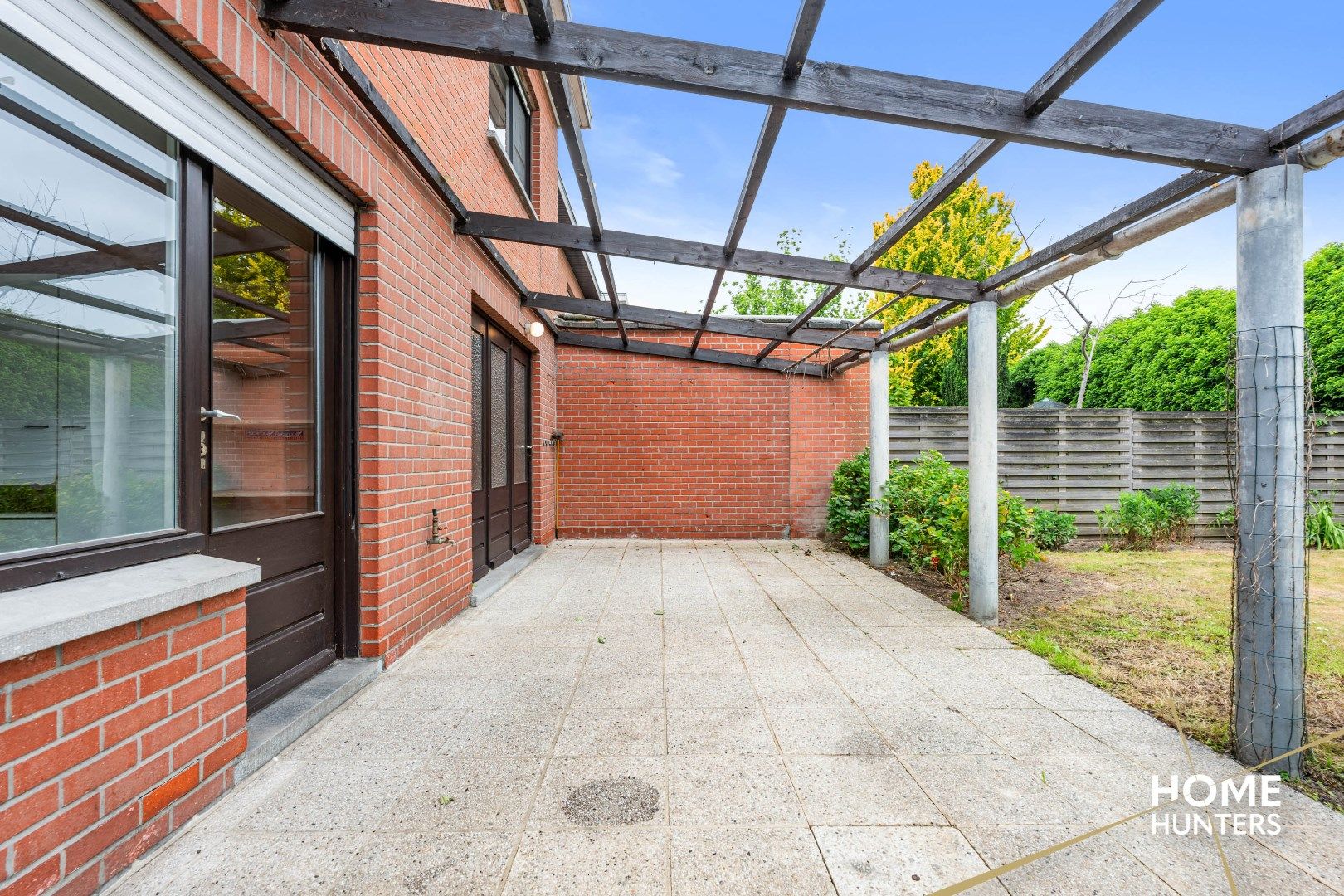 Te renoveren halfopen woning met 4 slaapkamers, 2 garages en veel potentieel te Ieper foto 22