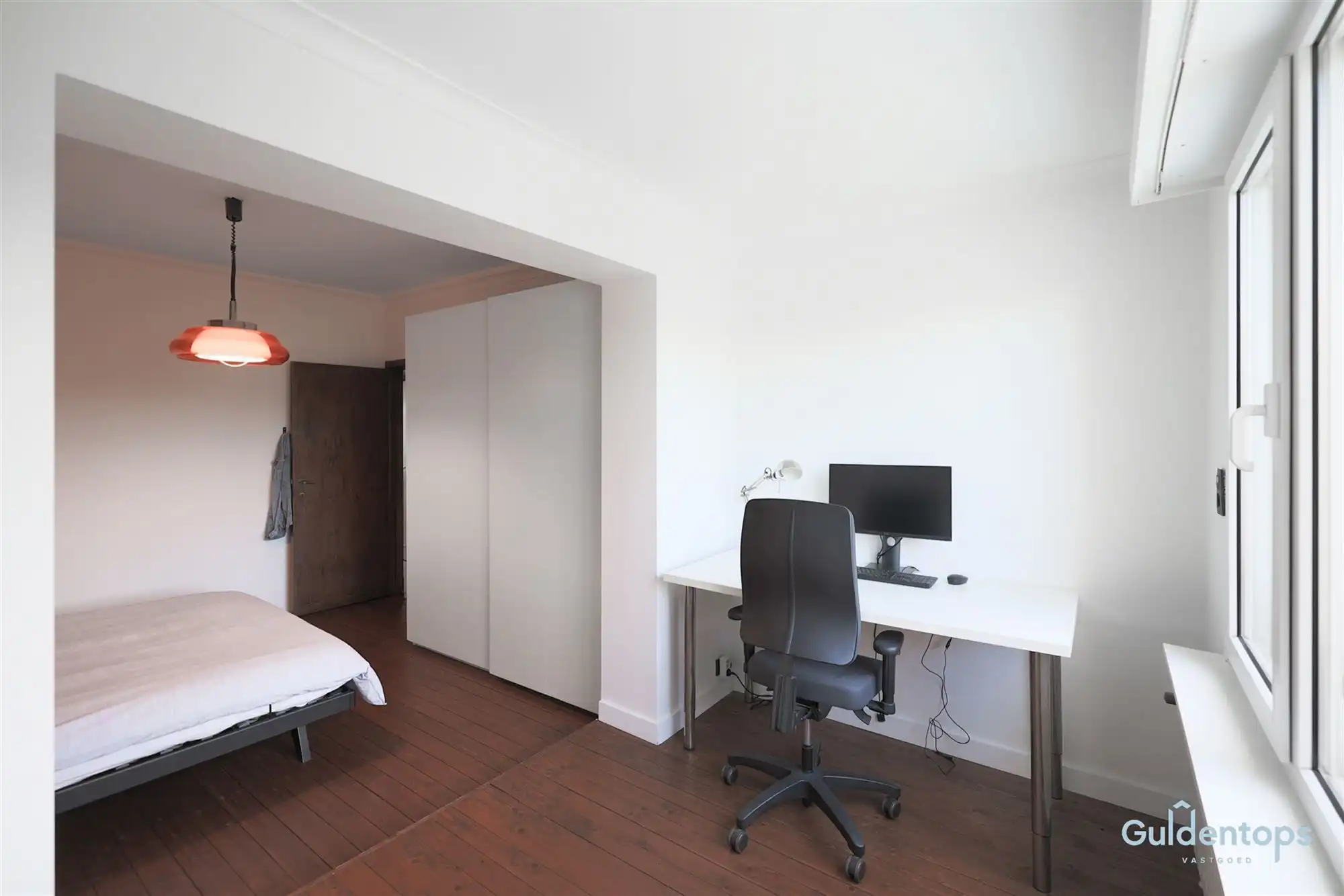 Knappe goed gelegen architectenwoning met mooie tuin foto 20