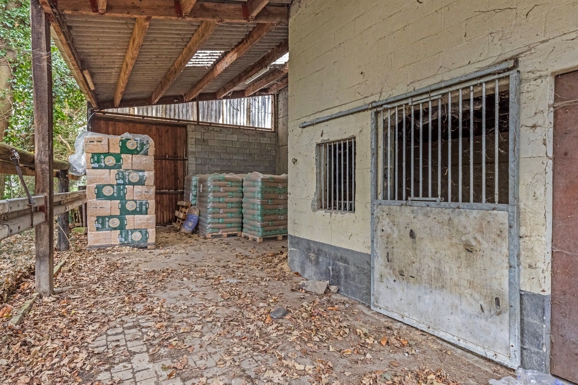 Landbouwbedrijf met een bedrijfswoning foto 16