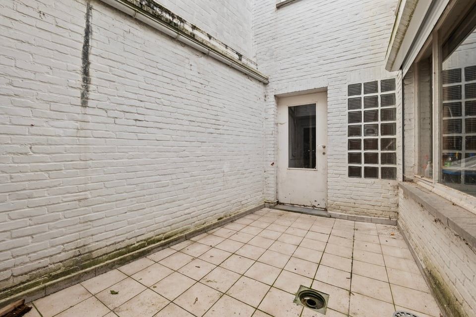 TE RENOVEREN APPARTEMENT MET 2 SLKS IN HET CENTRUM VAN SINT-TRUIDEN foto 19