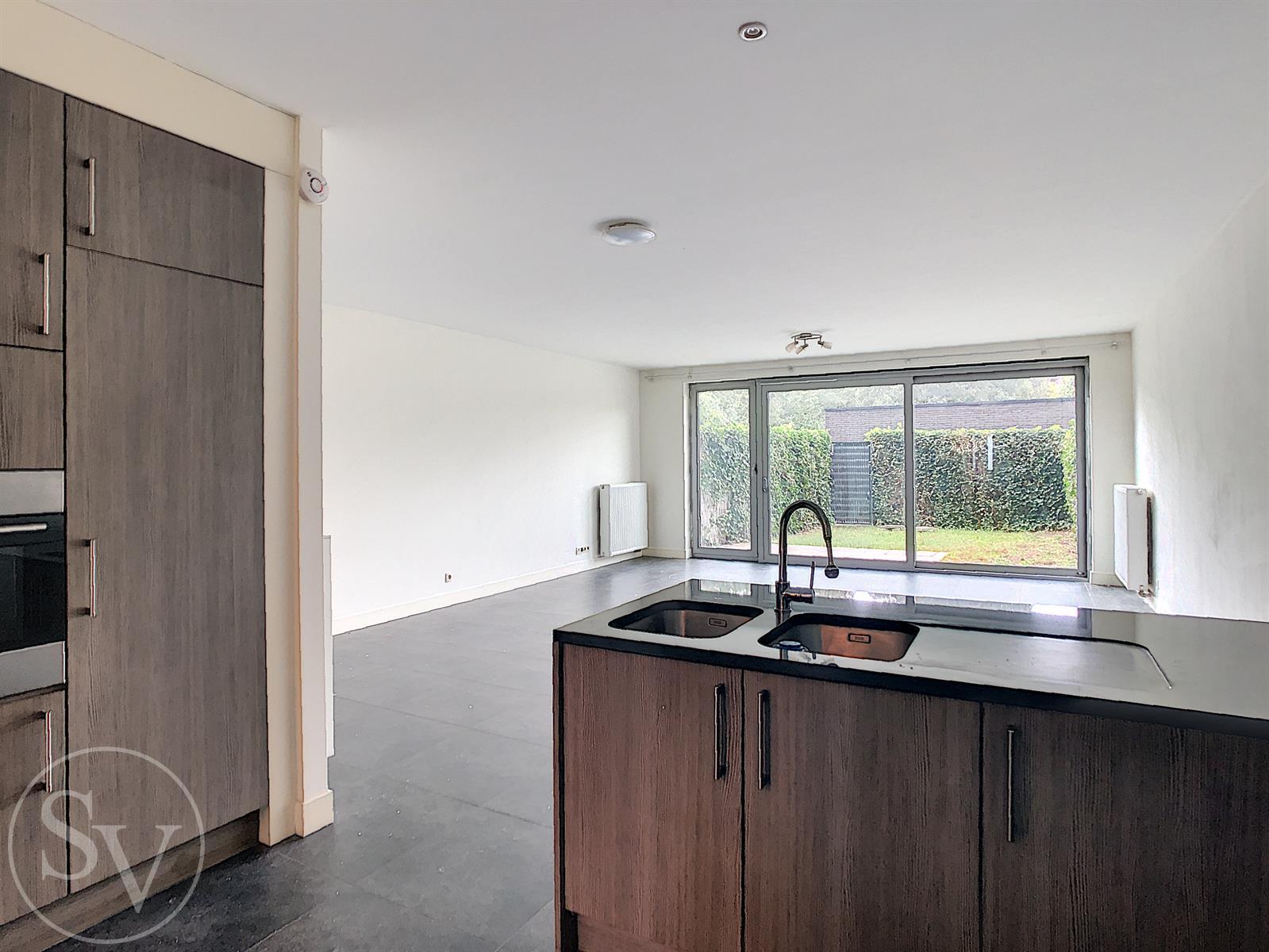 Gelijkvloers appartement, 2 slpk en tuin! foto {{pictureIndex}}