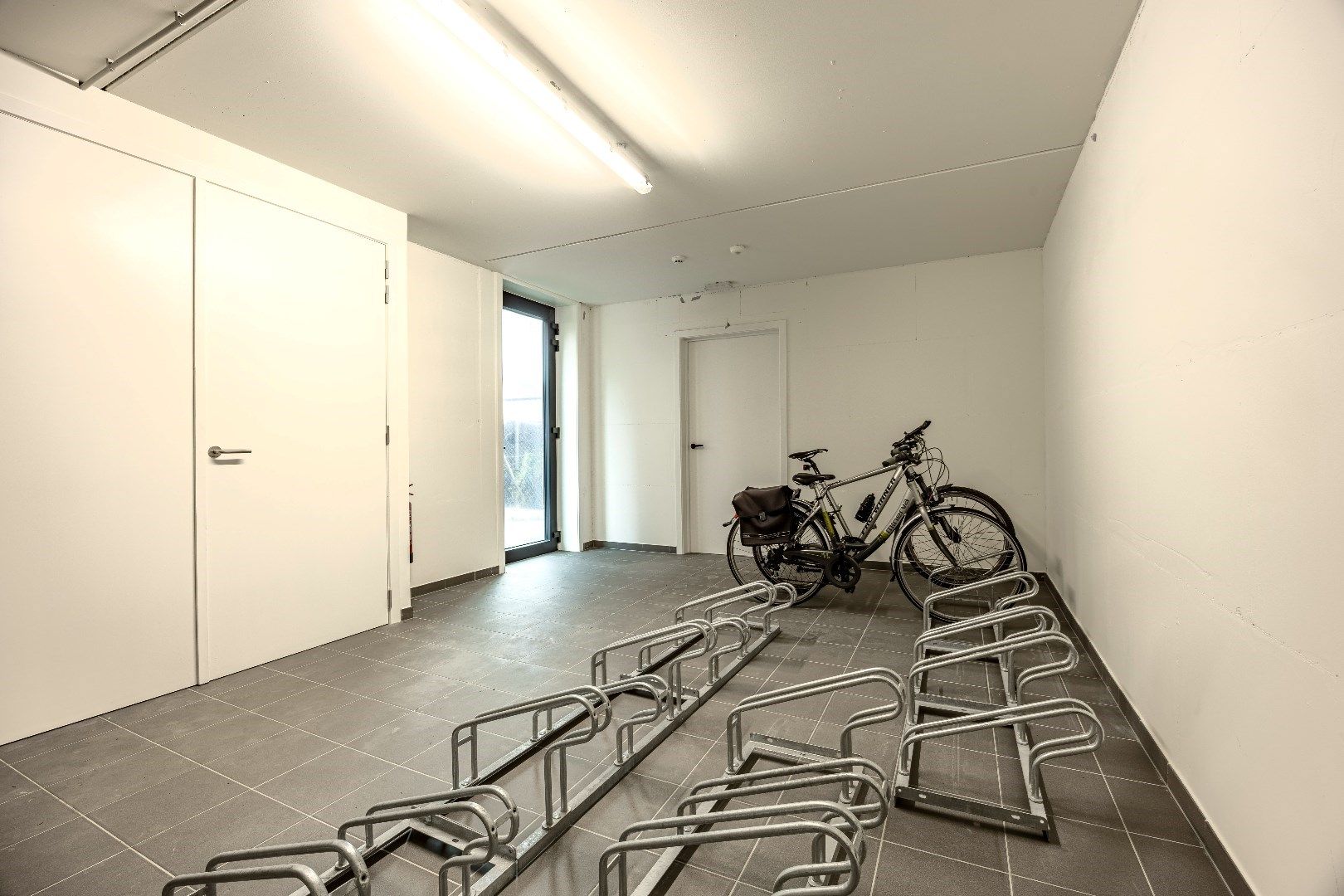 Nieuwbouw gelijkvloersappartement met zonnige tuin gelegen in "Residentie Dunique" te Bredene - duinen! foto 5