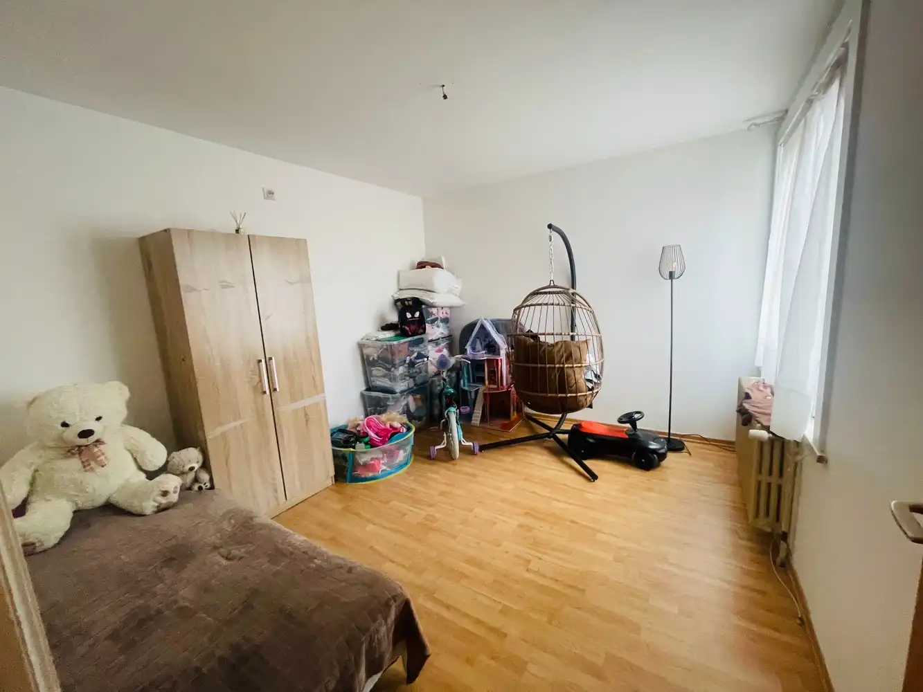 Brugge centrum, vlakbij Smedenpoort , Vestingen , t' Zand en station Ruime degelijk GEBOUWDE BEL-ETAGE  WONING met  GARAGE van circa 90 m³, 3 SLPKS en zonneterras. foto 13