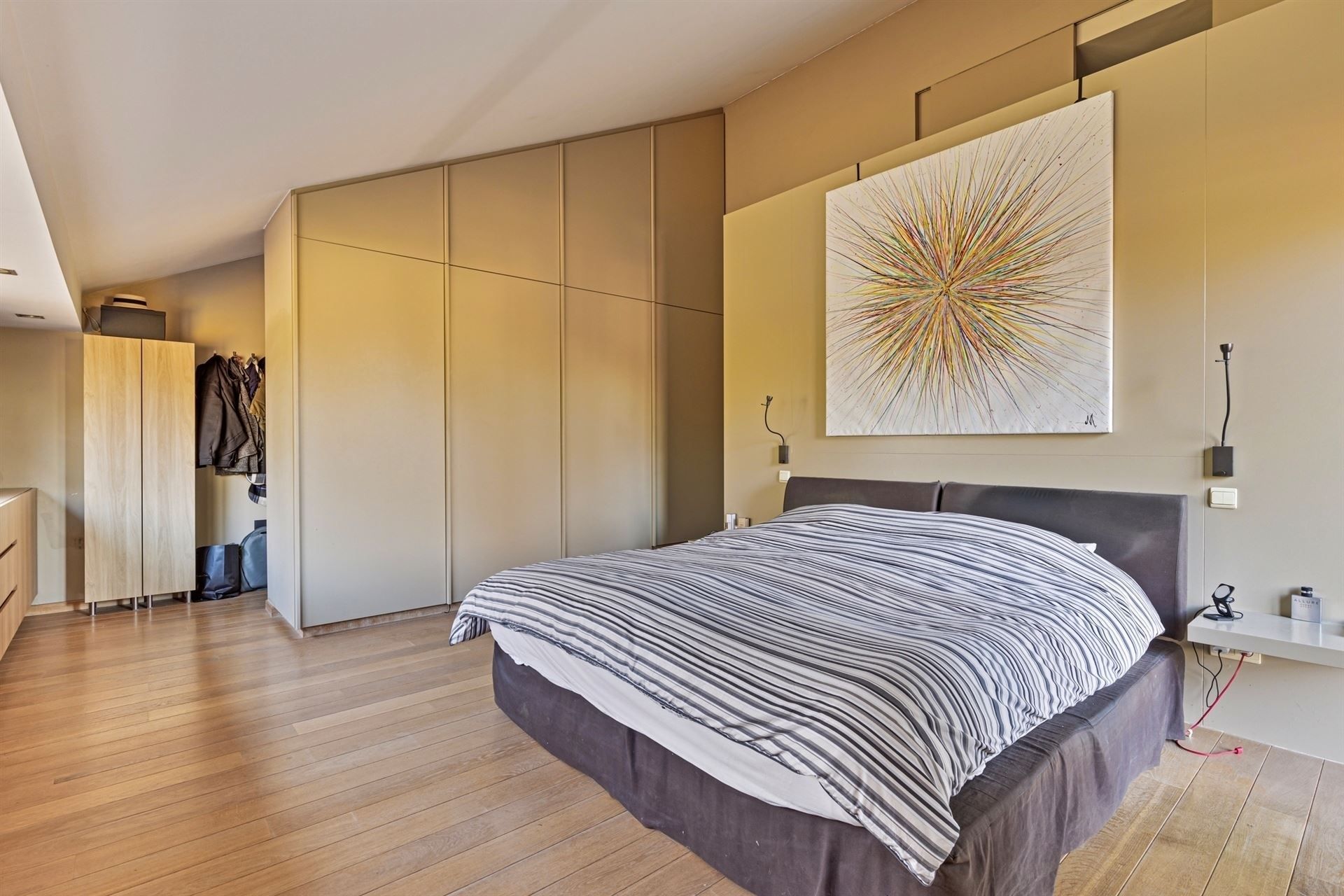 Ruime klassieke villa met zwembad in doodlopende straat foto 26