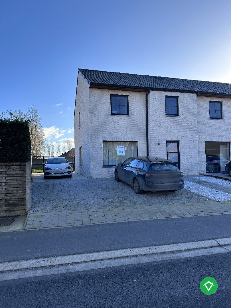 Nieuwbouwwoning met 3 slaapkamers te Koekelare foto {{pictureIndex}}