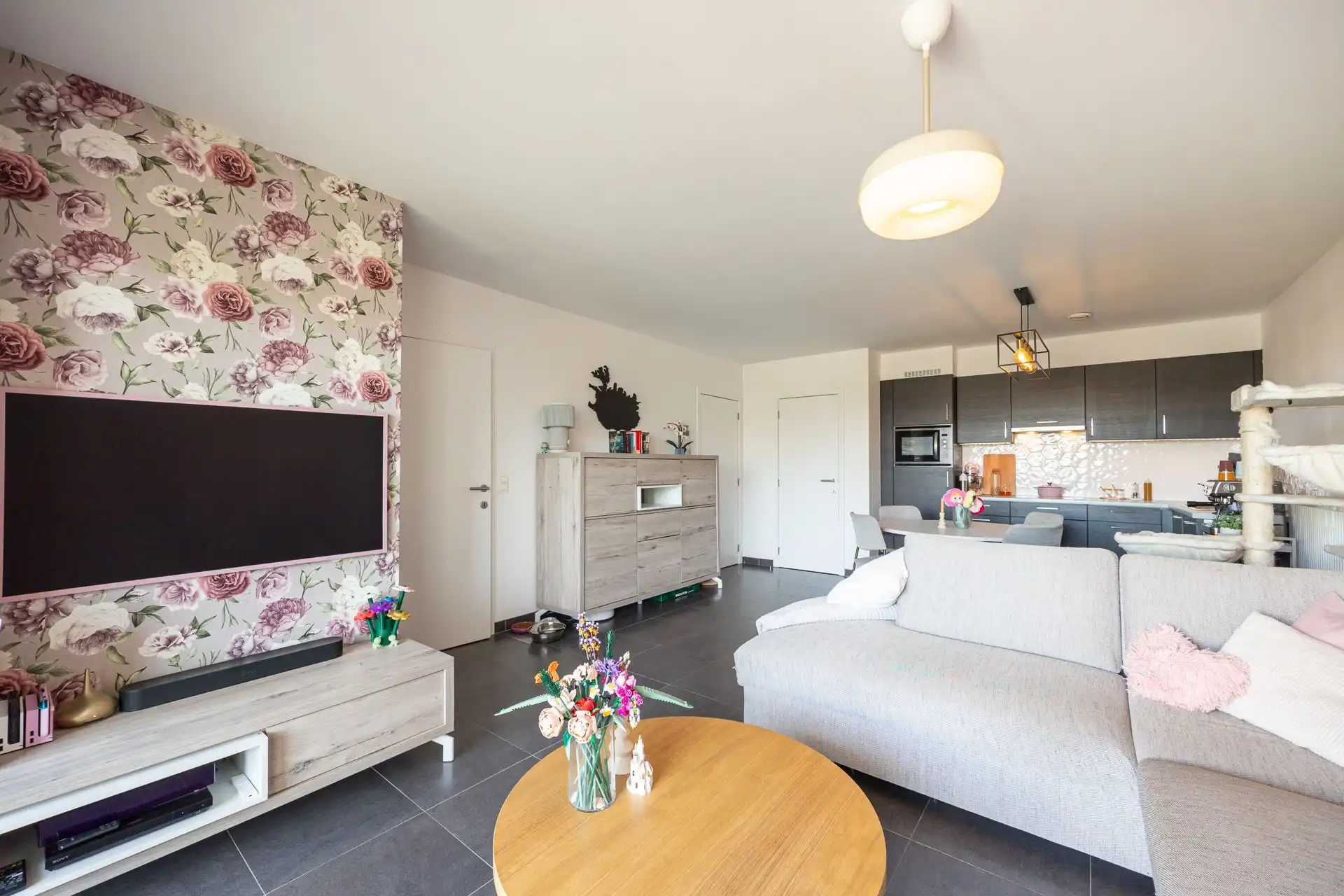 Modern appartement met zonnig terras en autostaanplaats! foto 6