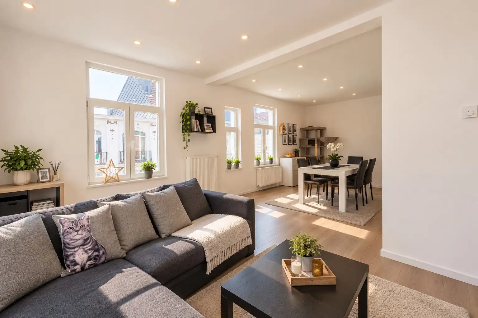 LICHTRIJK EN INSTAPKLAAR TWEESLAAPKAMERAPPARTEMENT OP TOPLOCATIE foto 5