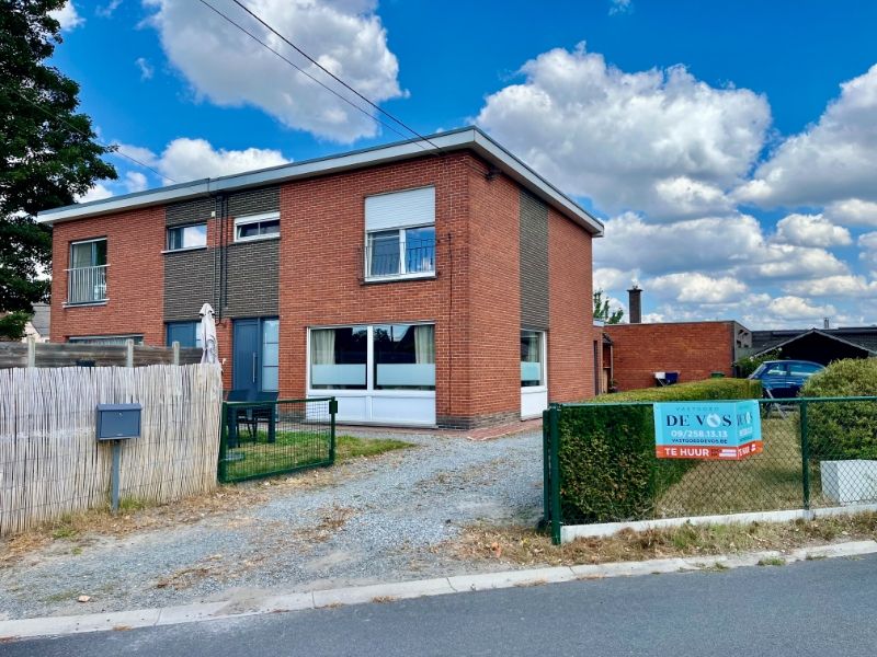 GEZELLIGE WONING MET DRIE SLAAPKAMERS, TUIN EN GARAGE foto {{pictureIndex}}