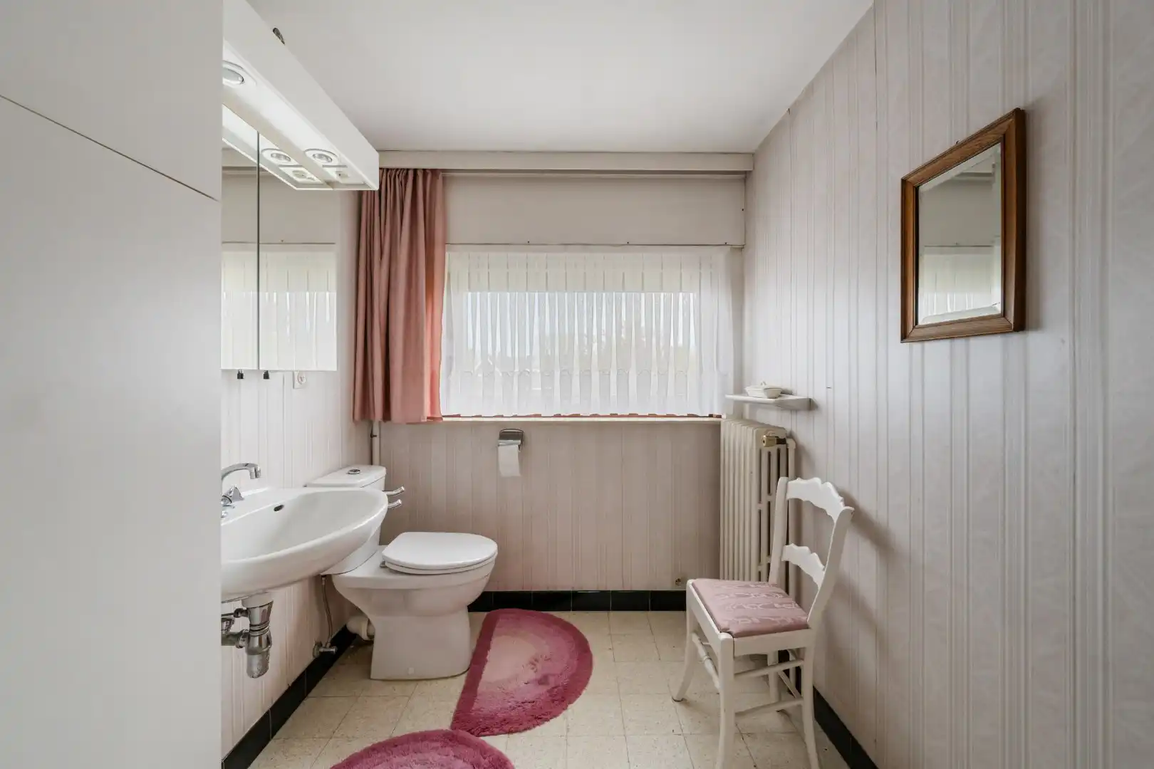 Ruime halfopen woning met 4 slaapkamers, zonnige tuin en garage met oprit in Dadizele foto 13