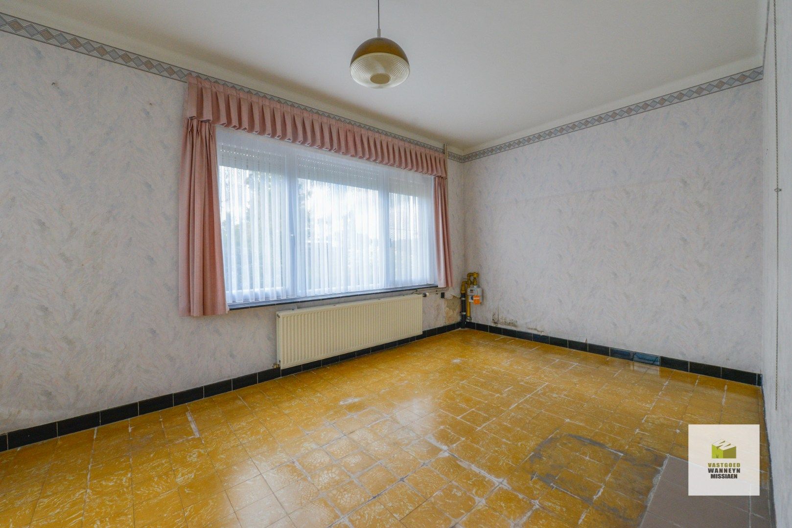 Te renoveren halfopen woning op 778 m2 met 4 slaapkamers (1 gelijkvloers) foto 4
