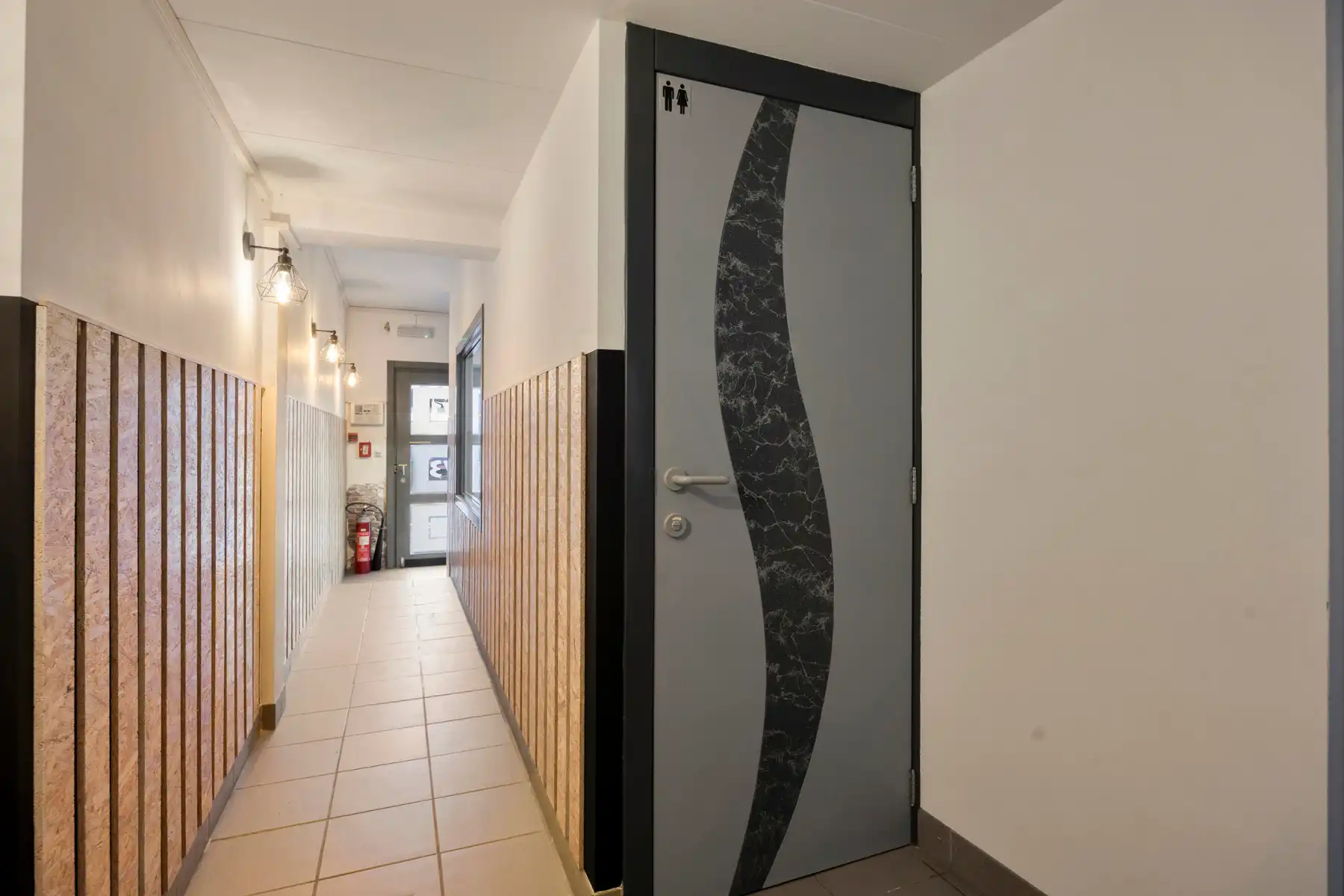 Zeer goed gelegen handelshuis + bovengelegen woonst foto 8