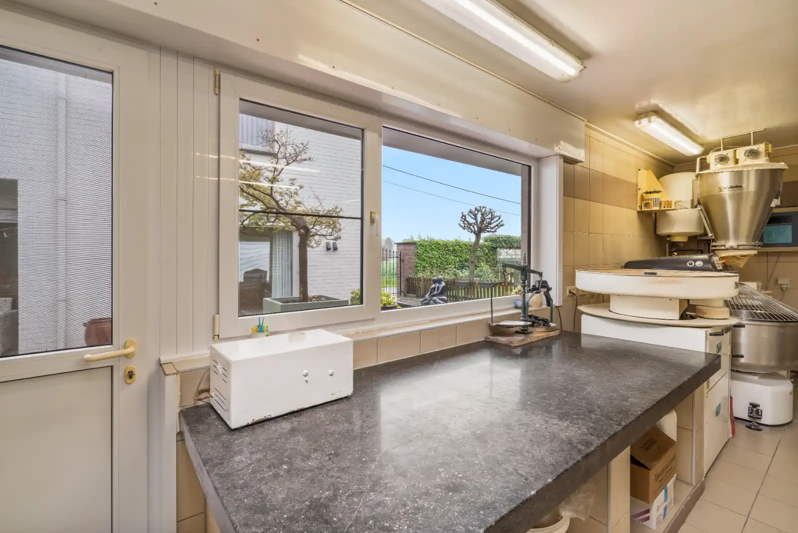 Ruime woning (4slpks) met winkel en atelier! foto 16