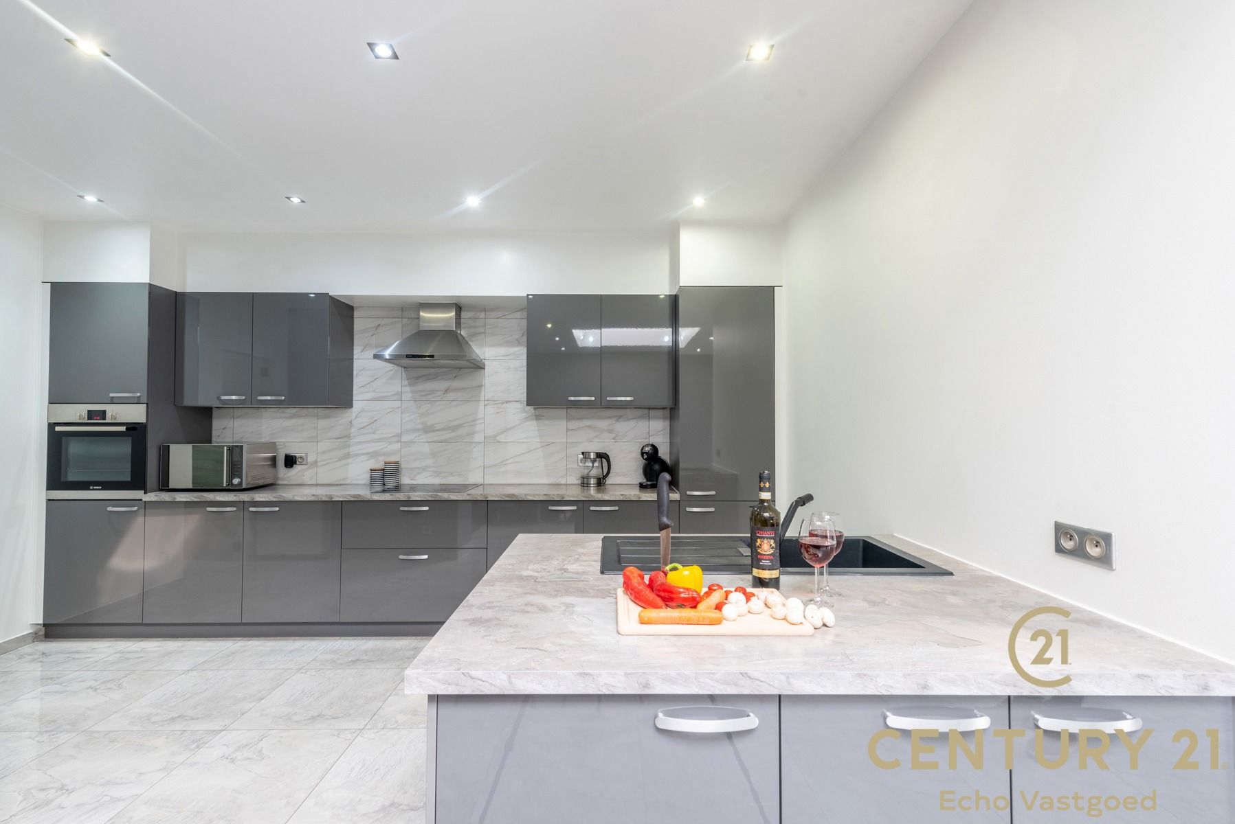 Recent gerenoveerde ruime woning met prachtige tuinlounge foto 10