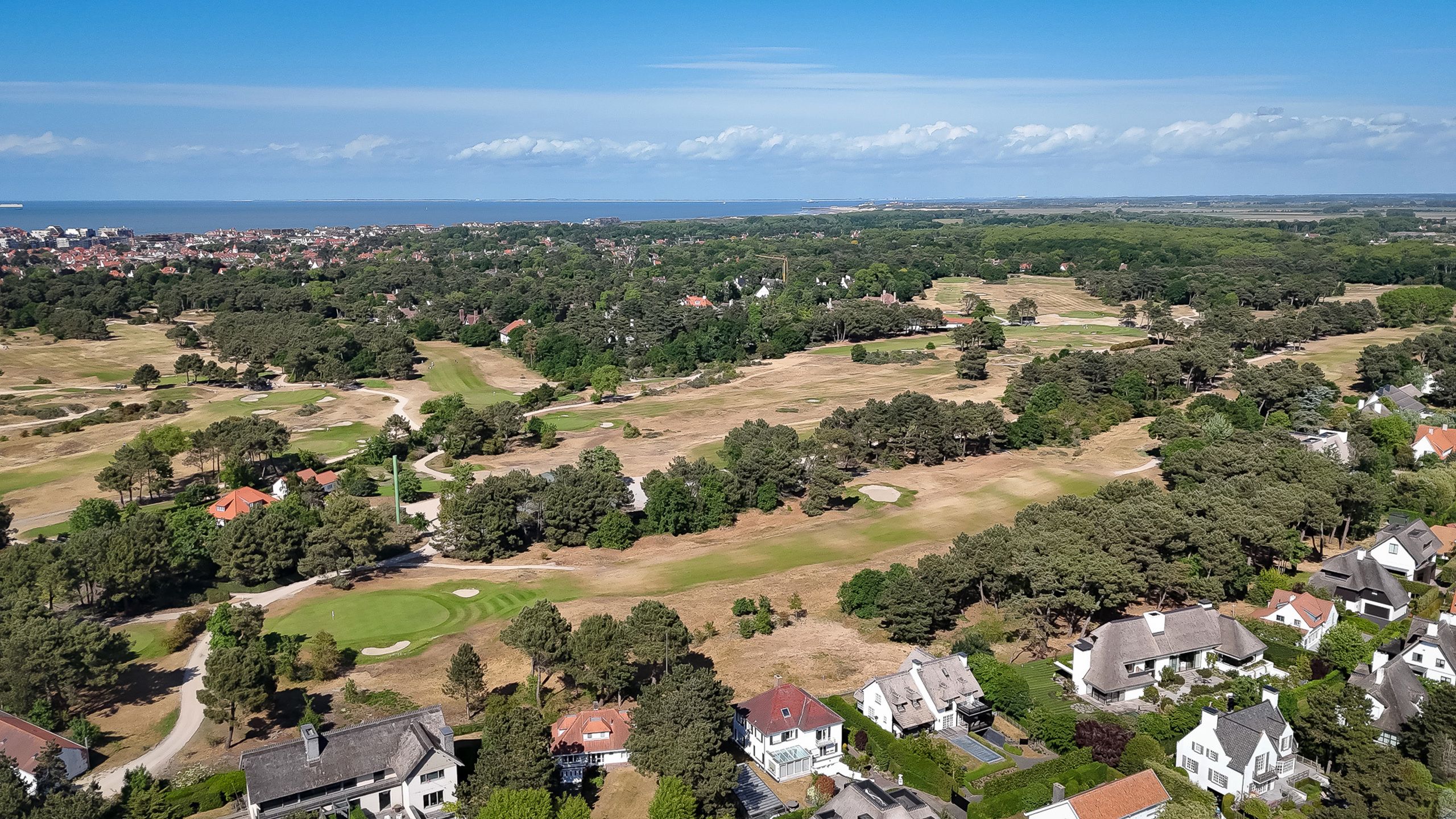 VILLA met panoramisch zicht op de ROYAL ZOUTE GOLF CLUB foto 11
