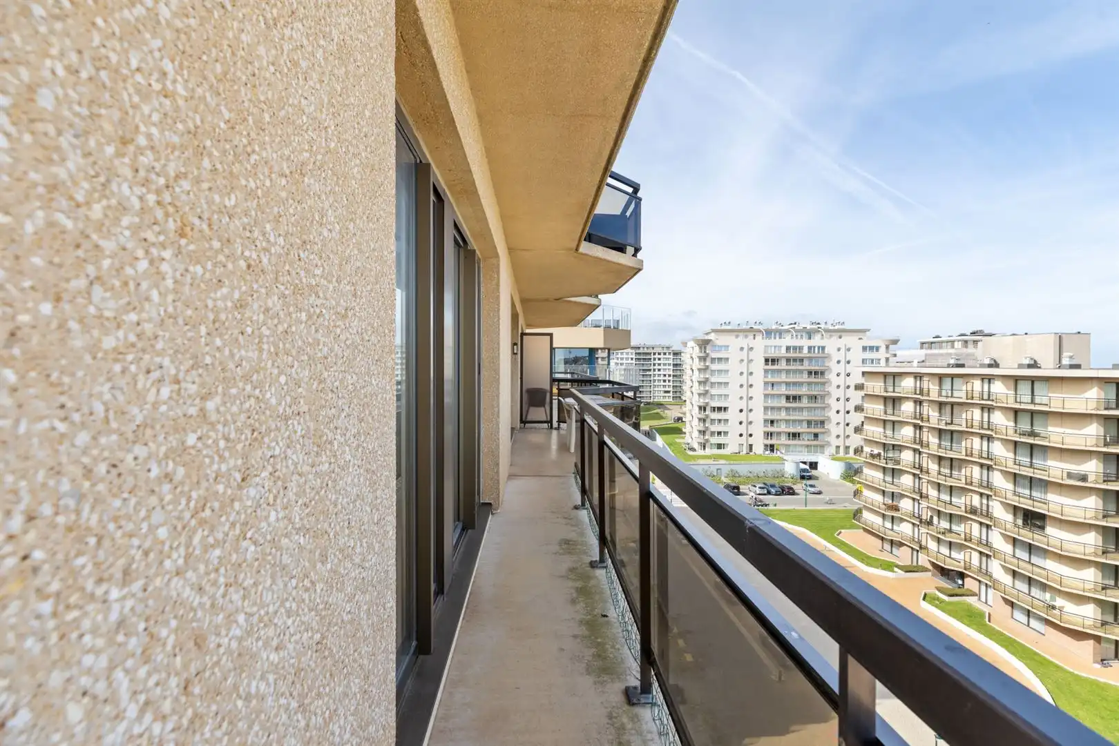 Heel ruim appartement 2 slaapkamers en slaaphoek met zicht op zee foto 6