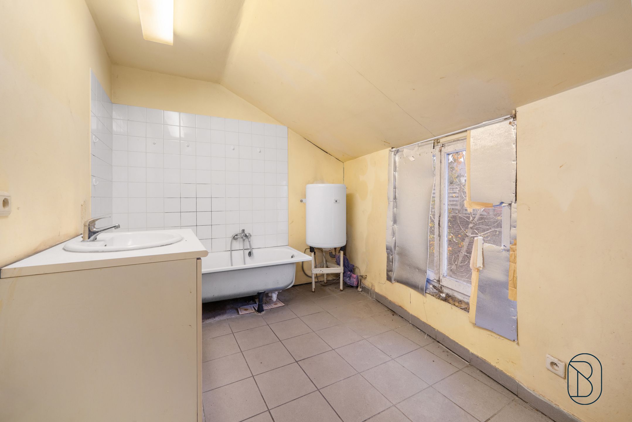 Topgelegen HOB met parking, veel potentieel!  foto 16