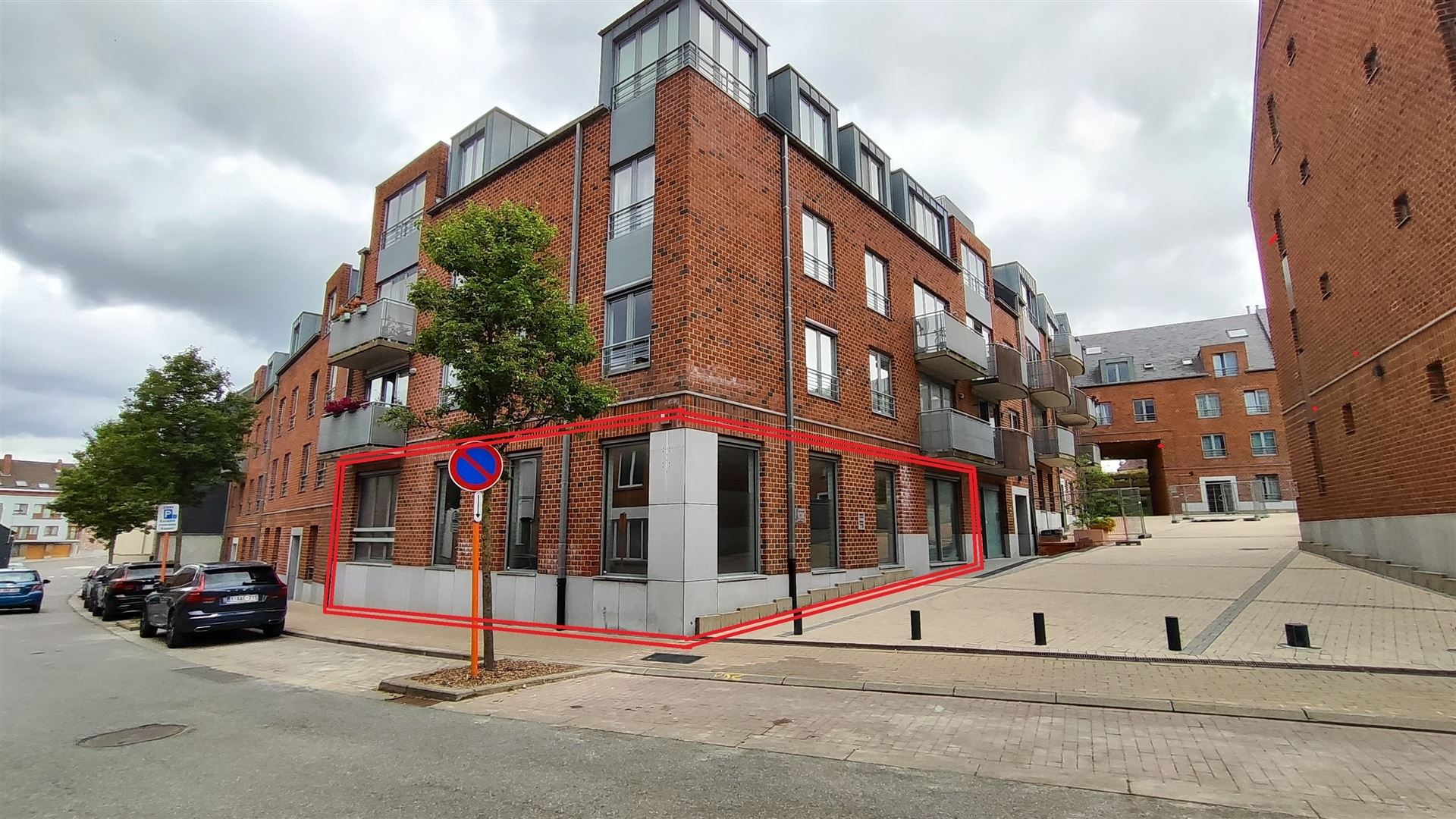 bureel gelijkvloers  foto {{pictureIndex}}