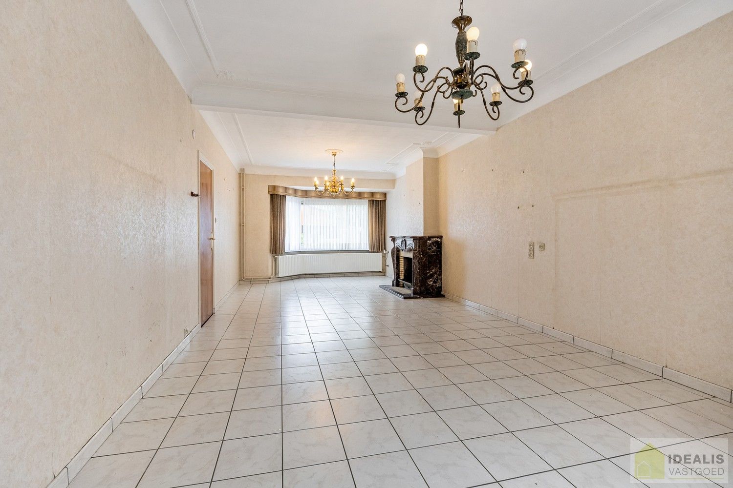 IDEALIS VASTGOED - Aangename karakterwoning op fijne locatie te Pelt. Deze woning omvat maar liefst +-143m² netto bewoonbare oppervlakte op een perceel van 4a 53ca met een ruime woonkamer, maar liefst 3 slaapkamers, badkamer, wasplaats, veranda en garage vlakbij de dorpskern van Boseind! Uiterst geschikt voor kandidaten op zoek naar een betaalbare woning op te frissen naar eigen wens. foto 13