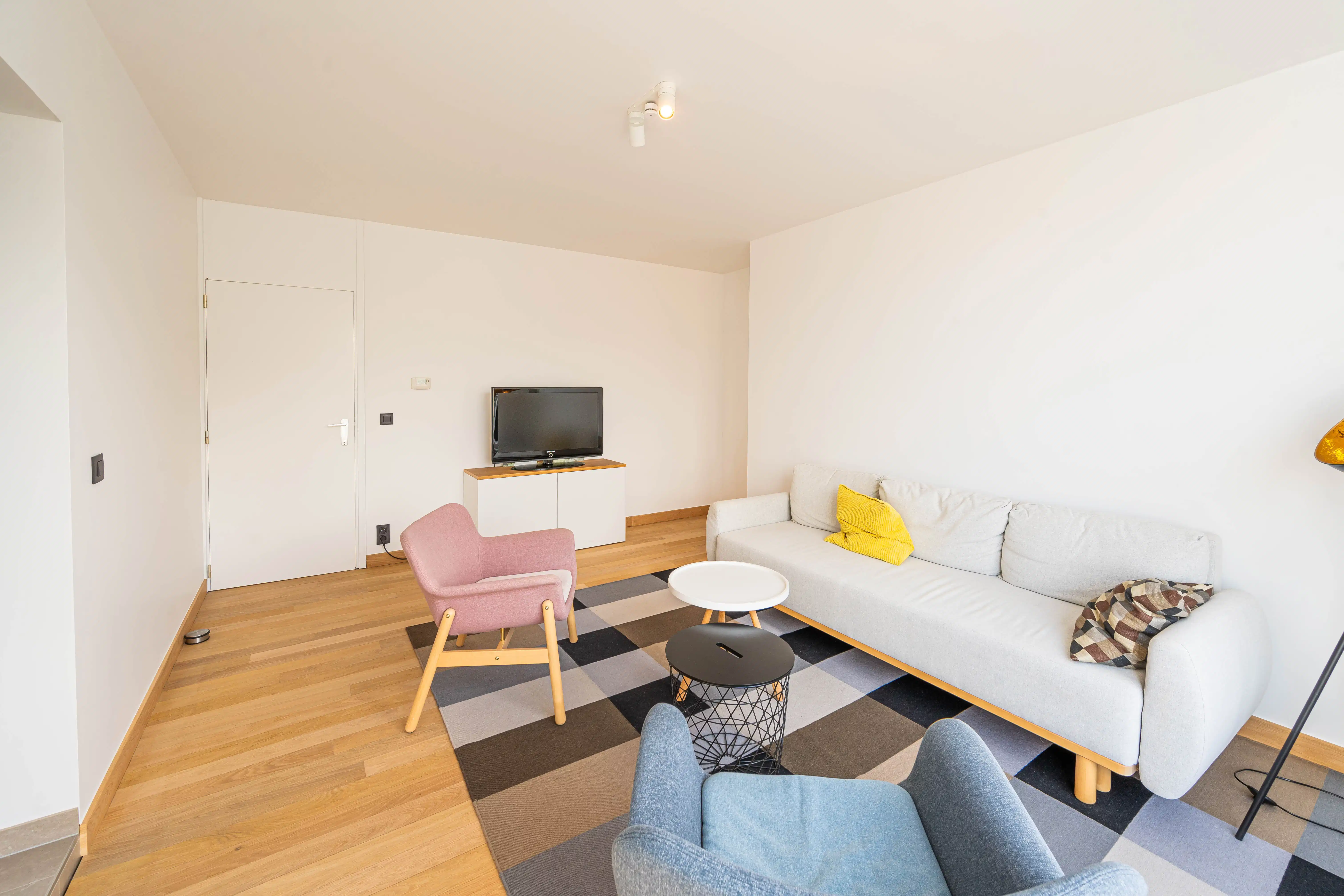 Knappe villa met kantoor, studio of praktijk mogelijkheden foto 17
