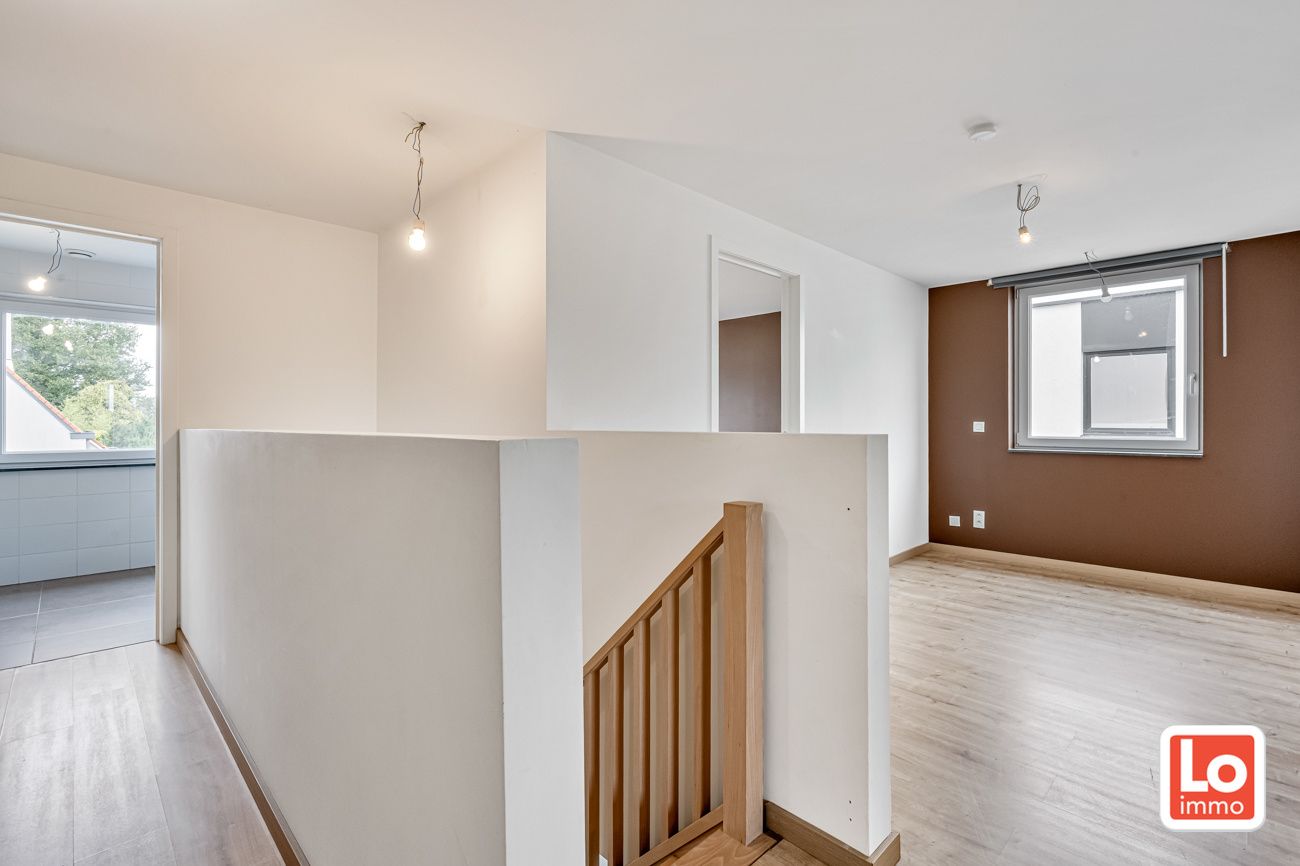 Moderne en instapklare halfopen woning met afzonderlijke garage in Lochristi! foto 8