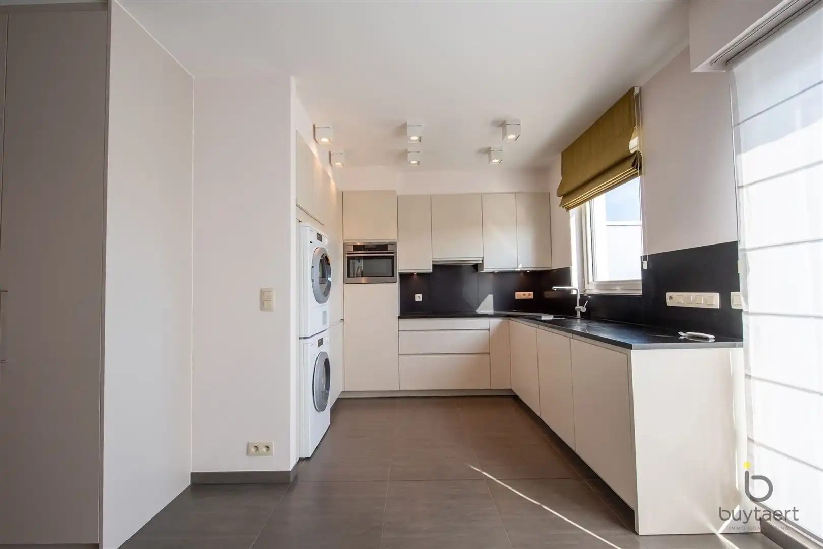 TOP ONDERHOUDEN DAKAPPARTEMENT IN HARTJE SCHILDE MET RUIM ZONNIG TERRAS! foto 6