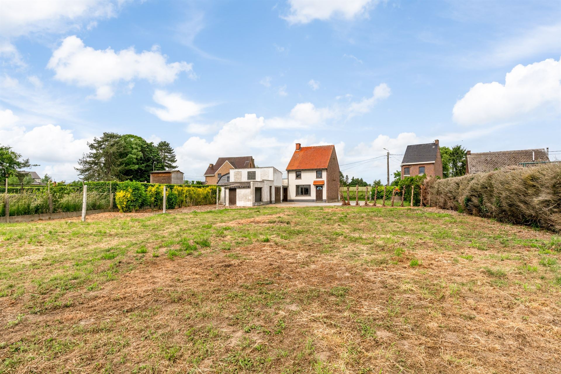 Renovatiewoning met tuin in groene omgeving. foto 4