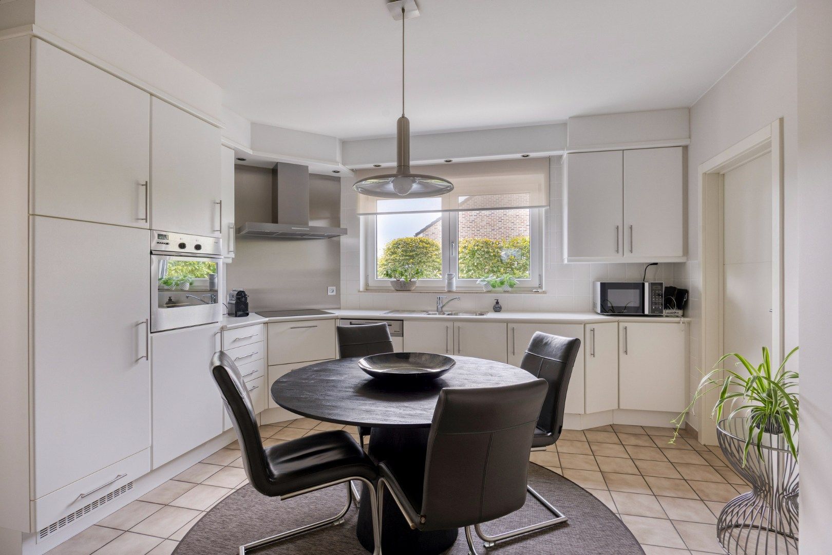 Ruime open bebouwing met zonnige tuin en mogelijkheid praktijkruimte foto 13