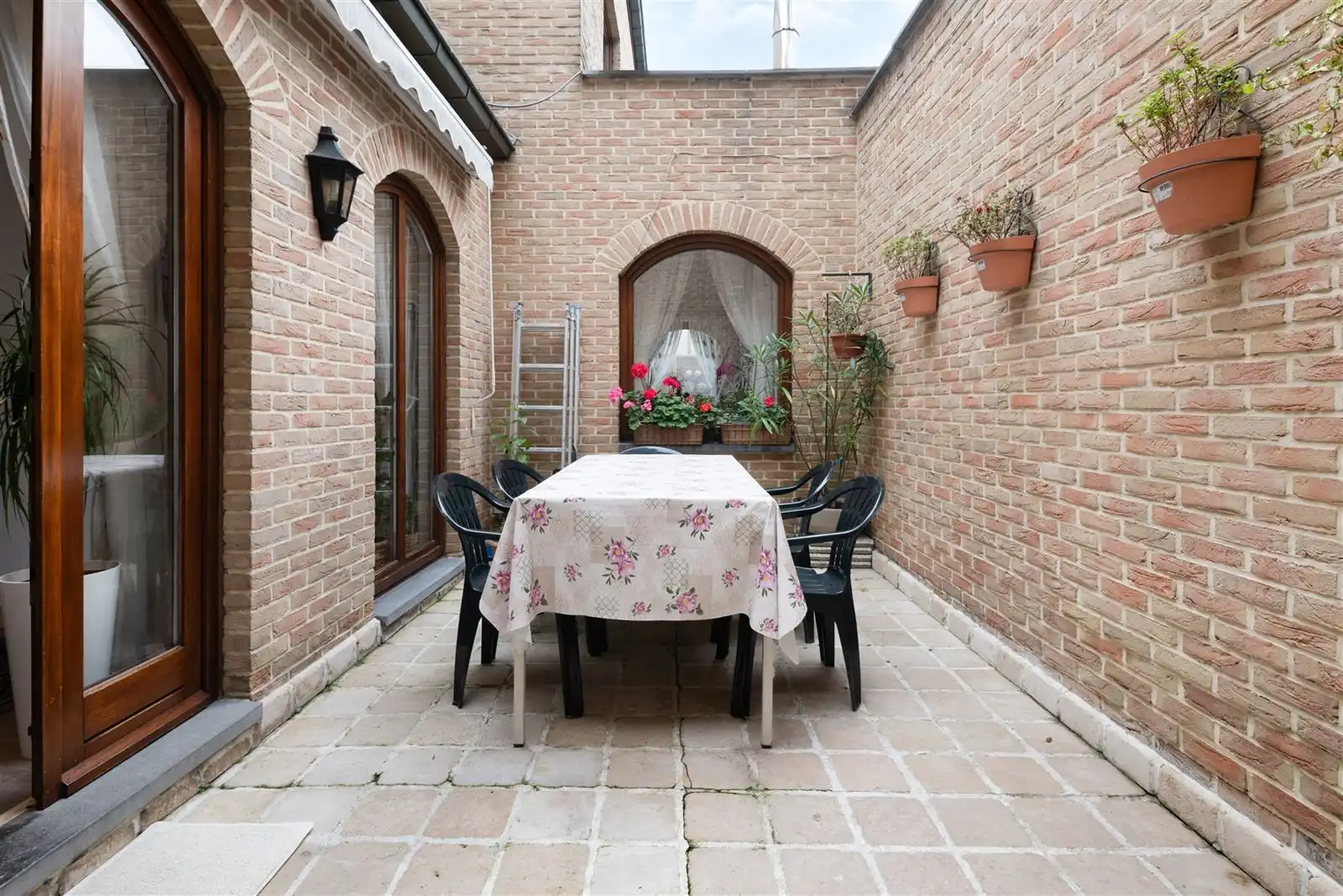 Ruim herenhuis in hartje Aalst foto 15