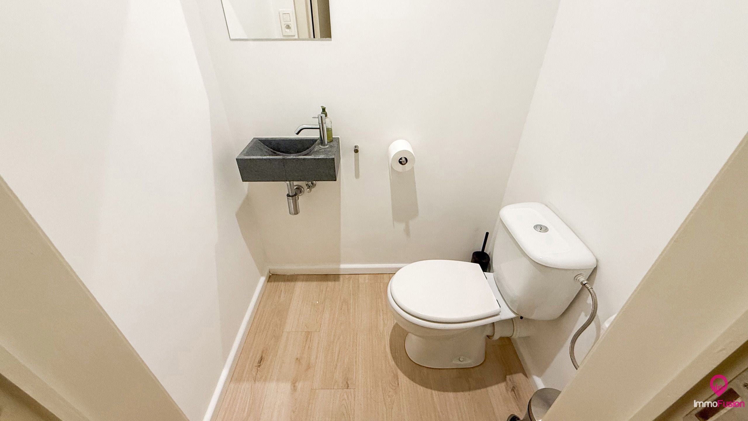 Prachtige woning met praktijkruime en paardenweide achteraan! foto 18