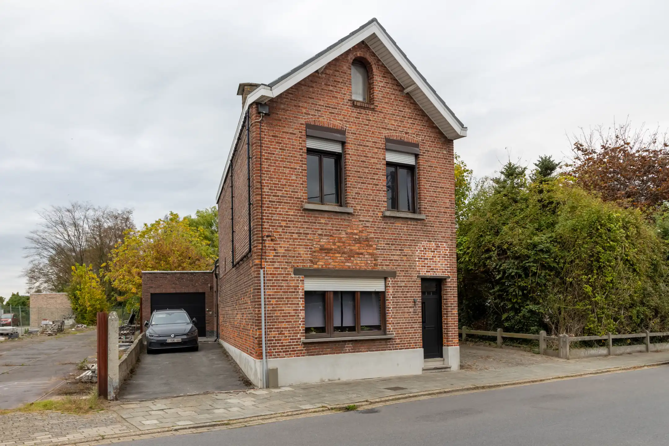 Hoofdfoto van de publicatie: Halfopen woning met garage nabij de Schelde in Sint-Amands