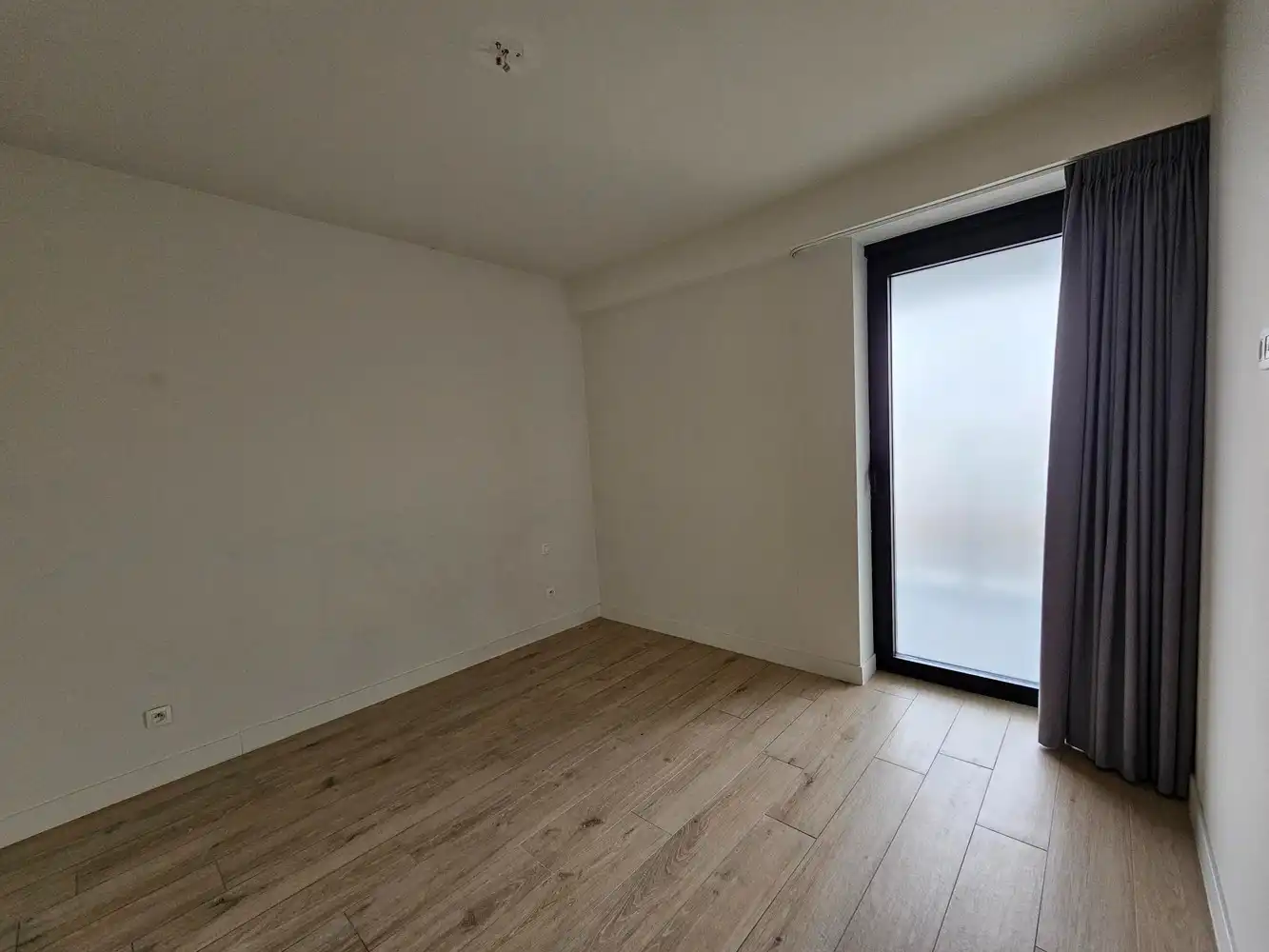 Stijlvol nieuwbouwappartement op toplocatie met 2 slaapkamers. foto 4