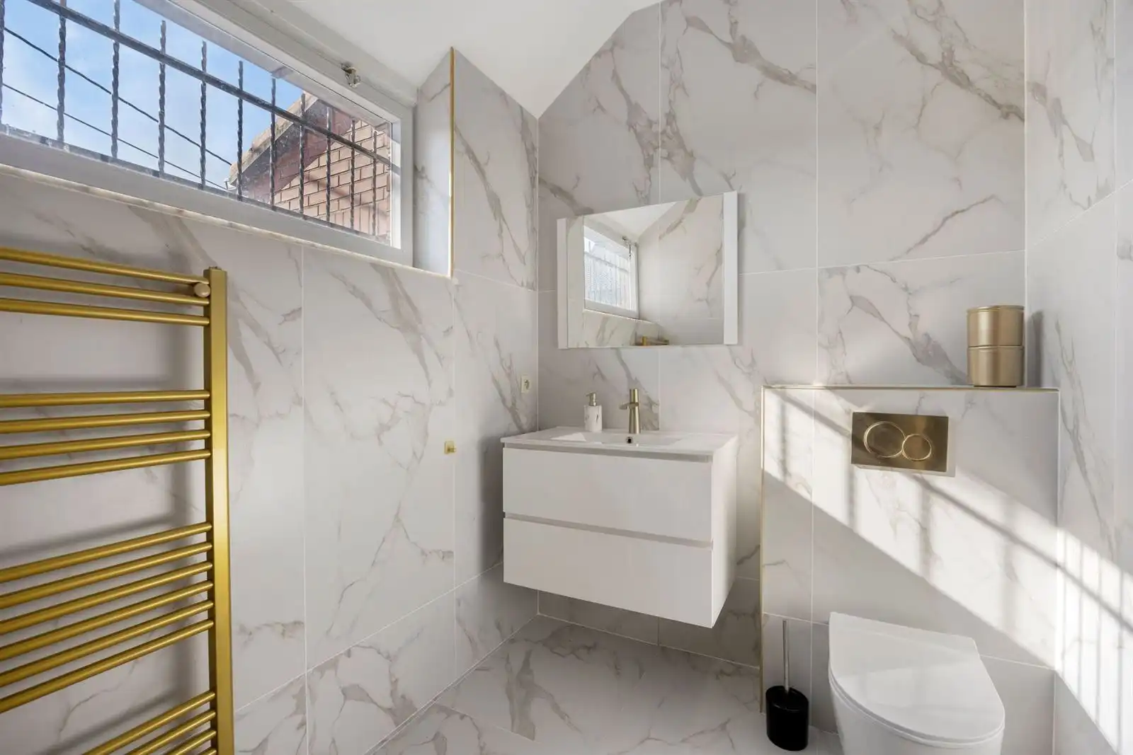Zeer ruime woning met mogelijkheden privé/beroep foto 13