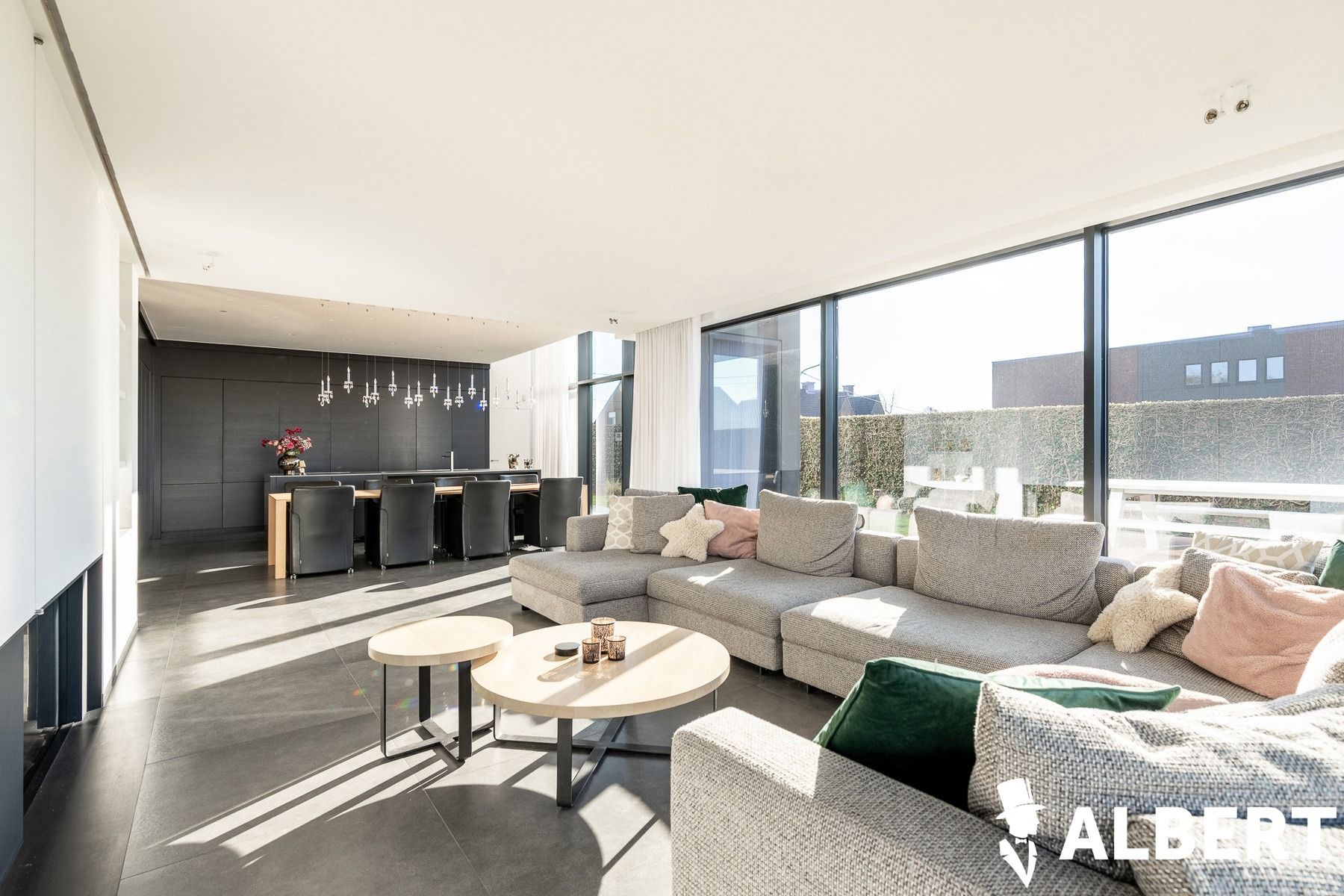 Unieke eigentijdse villa met zwembad foto 5