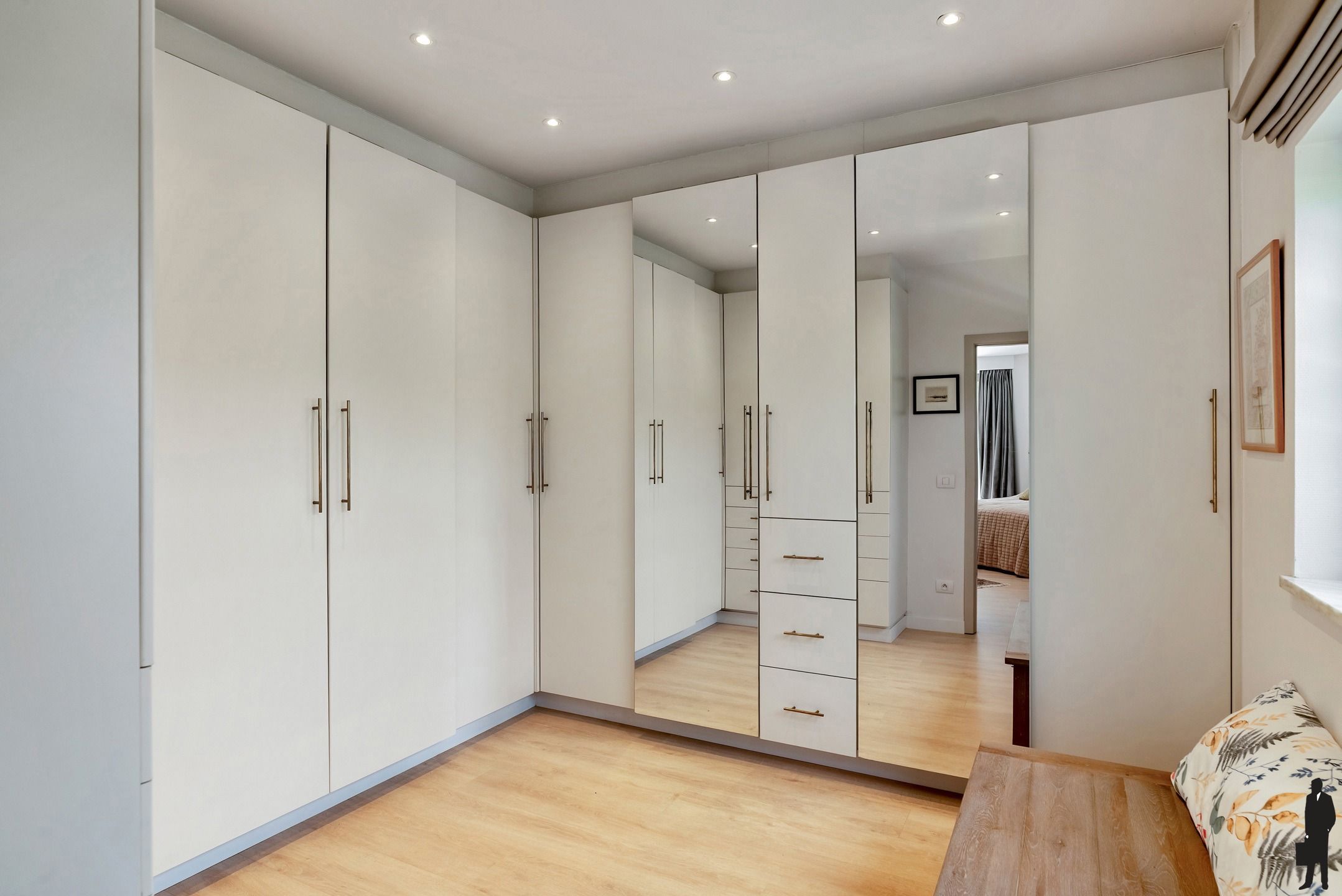 Residentiële villa op hoekperceel van ca. 2.452m² foto 17