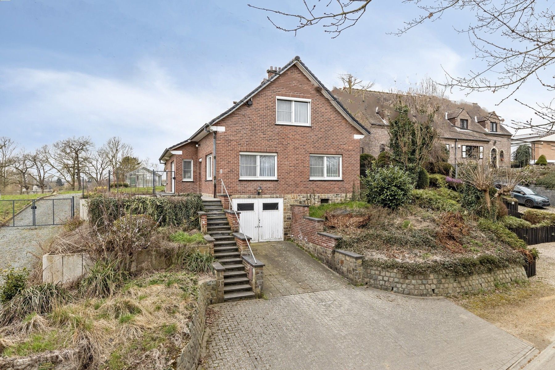 Rustig gelegen villa met 4 slaapkamers en leuke tuin foto {{pictureIndex}}