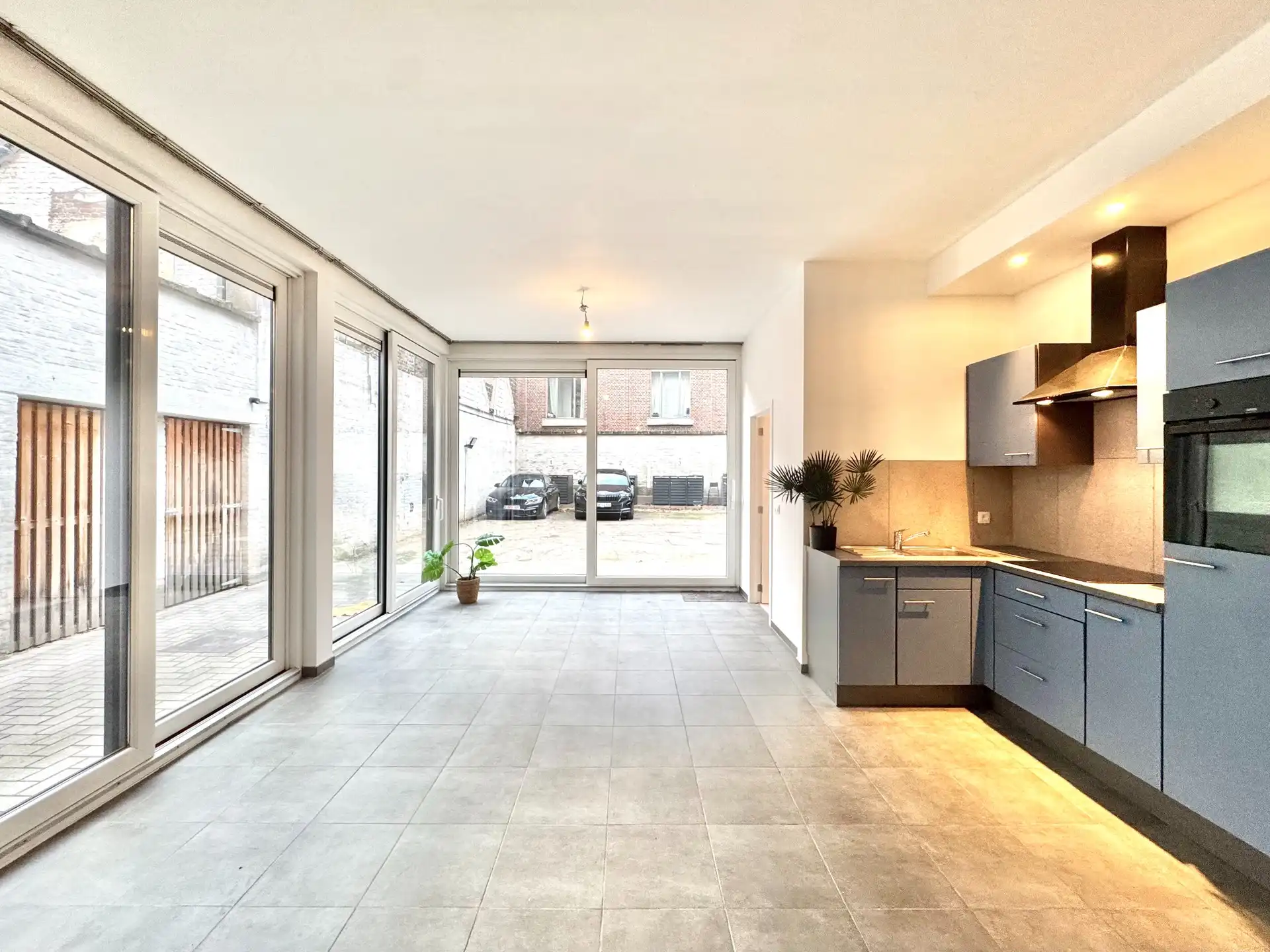 GELIJKVLOERS APPARTEMENT| 2 KAMERS | 1 PARKEERPLAATS | TERRAS foto 4