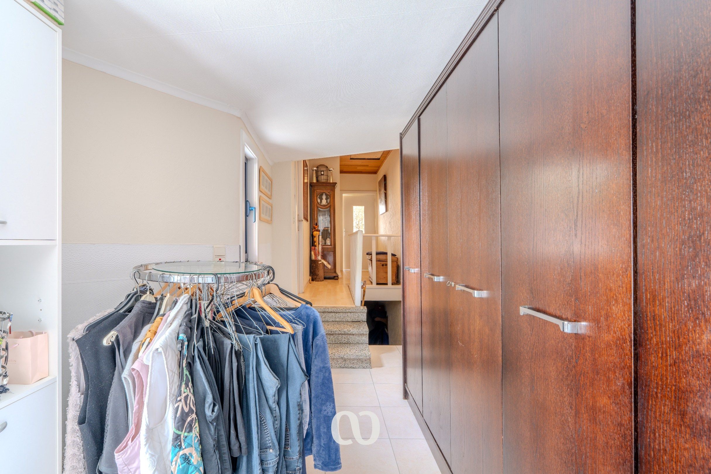 Instapklare woning met zonnepanelen, prachtige tuin en garage foto 8