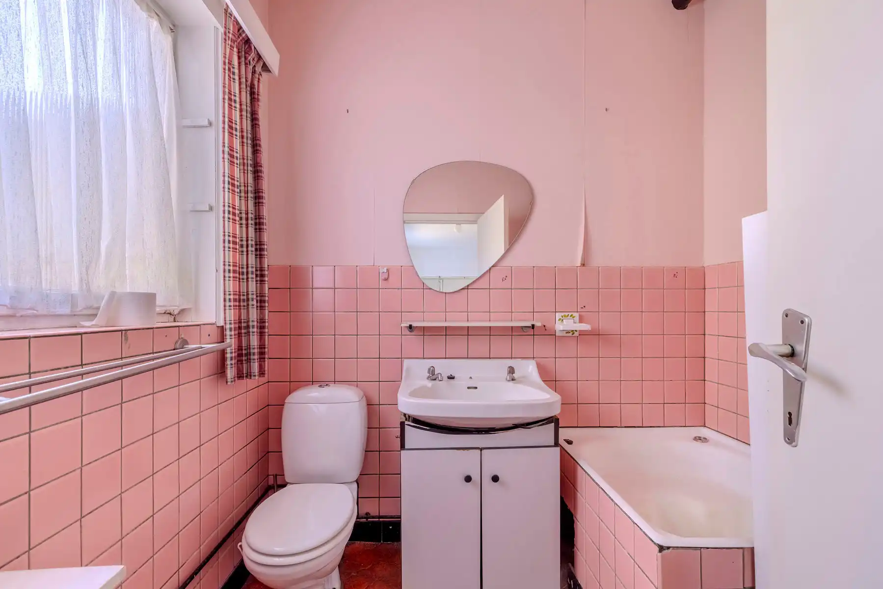 Op te frissen woning gelegen in groene omgeving op ruim 995 m² grond  foto 13