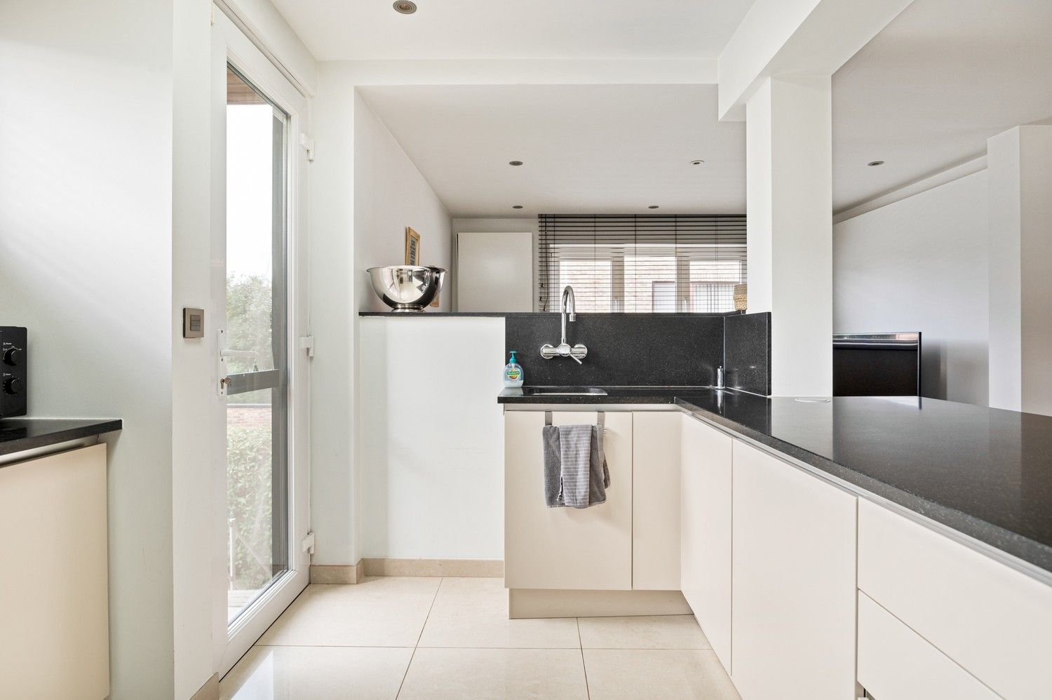 Huis met 3 slaapkamers, studio en tuin te Borsbeek! foto 9
