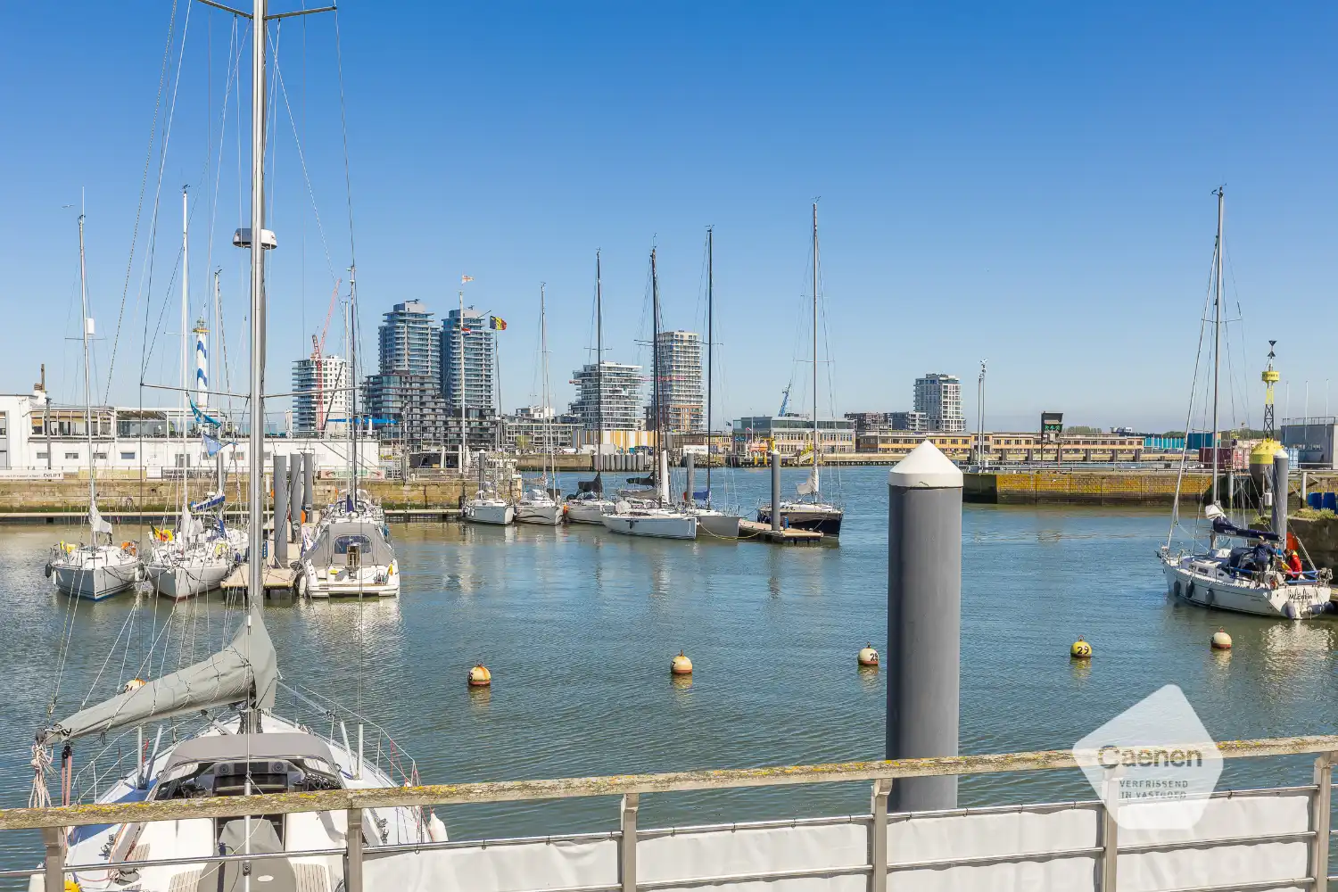 Lichtrijk appartement met zijdelings zicht op de haven in hartje Oostende foto 3