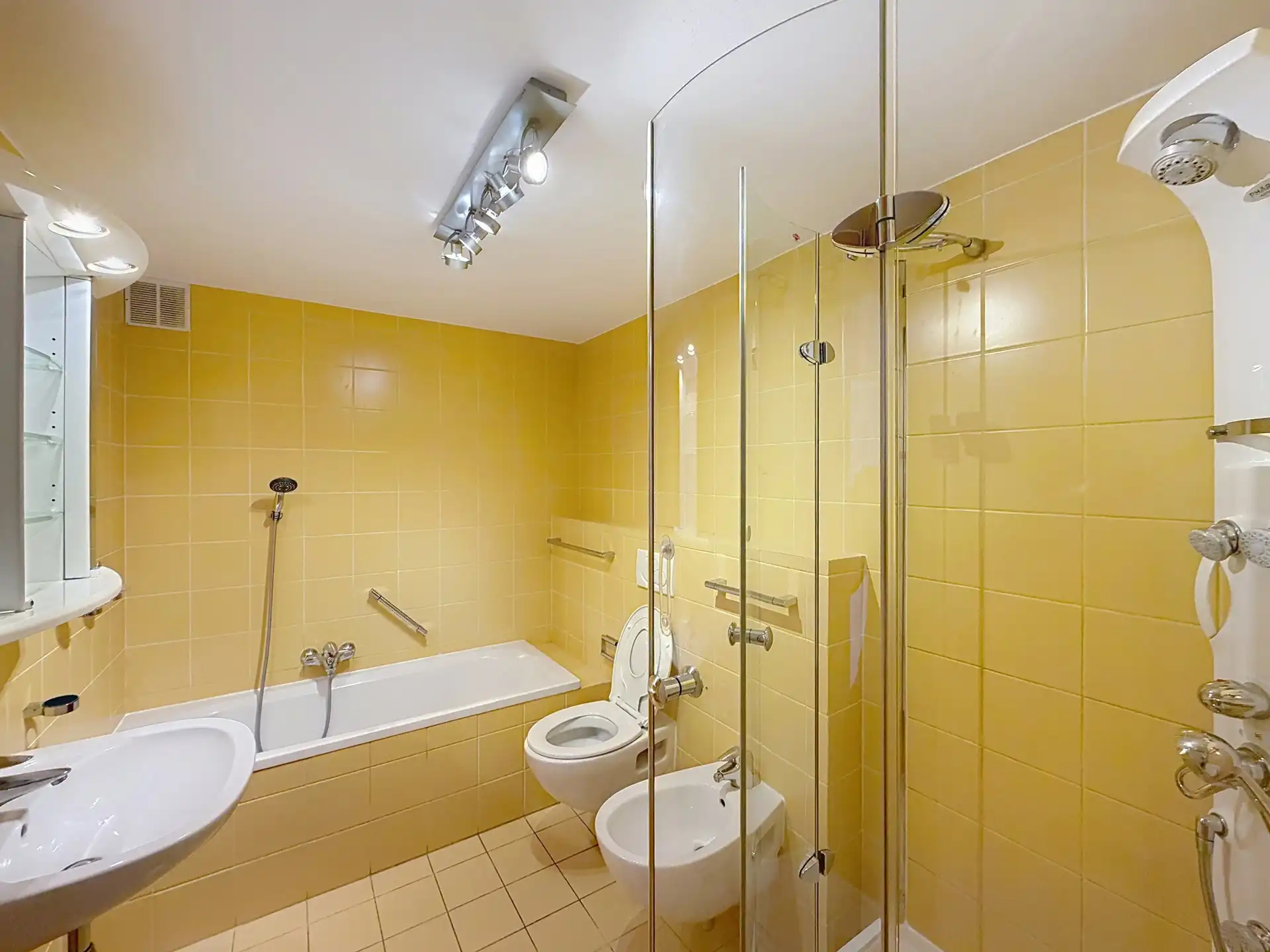 JUSTITIEPALEIS – Mooi 2-slaapkamerappartement met parking! foto 11