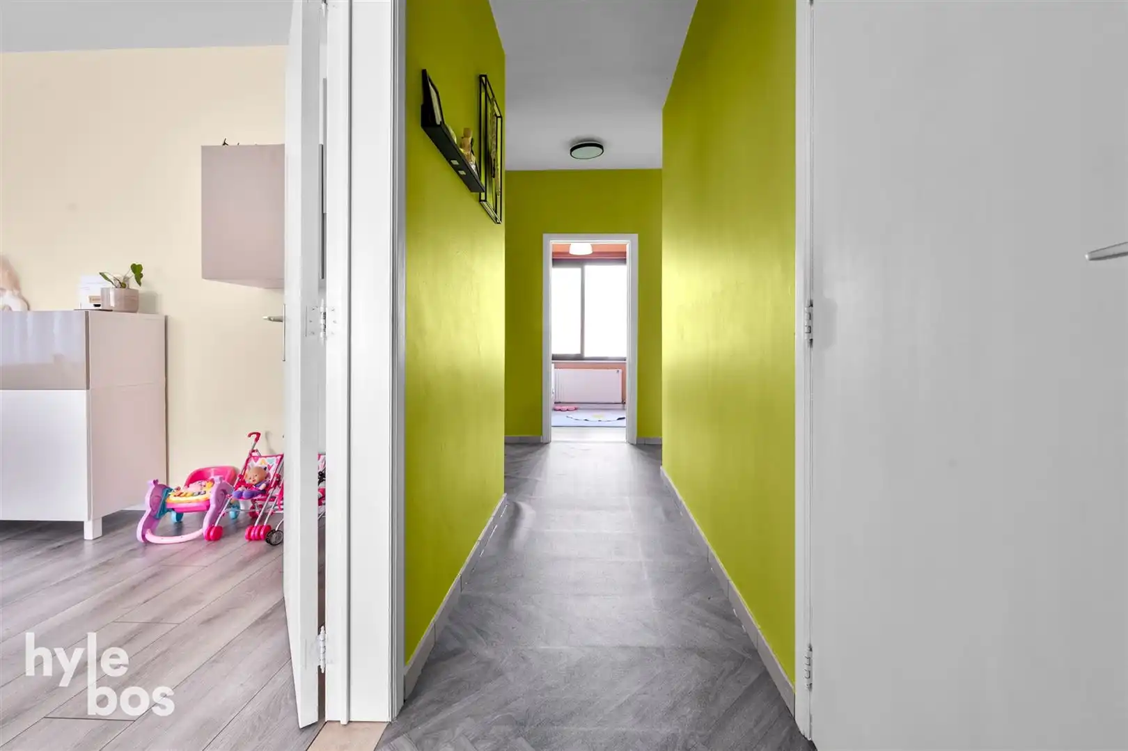 Opbrengsteigendom met 5 ruime appartementen en garages op topligging foto 21