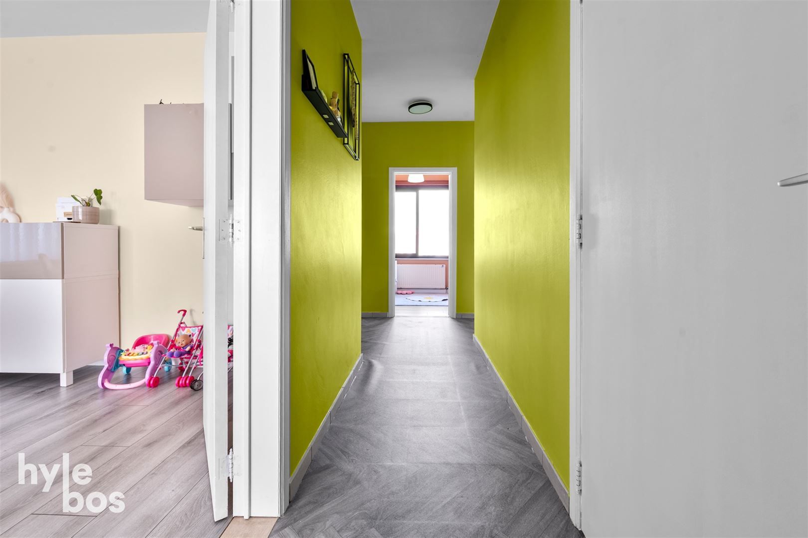 Opbrengsteigendom met 5 ruime appartementen en garages op topligging foto 21