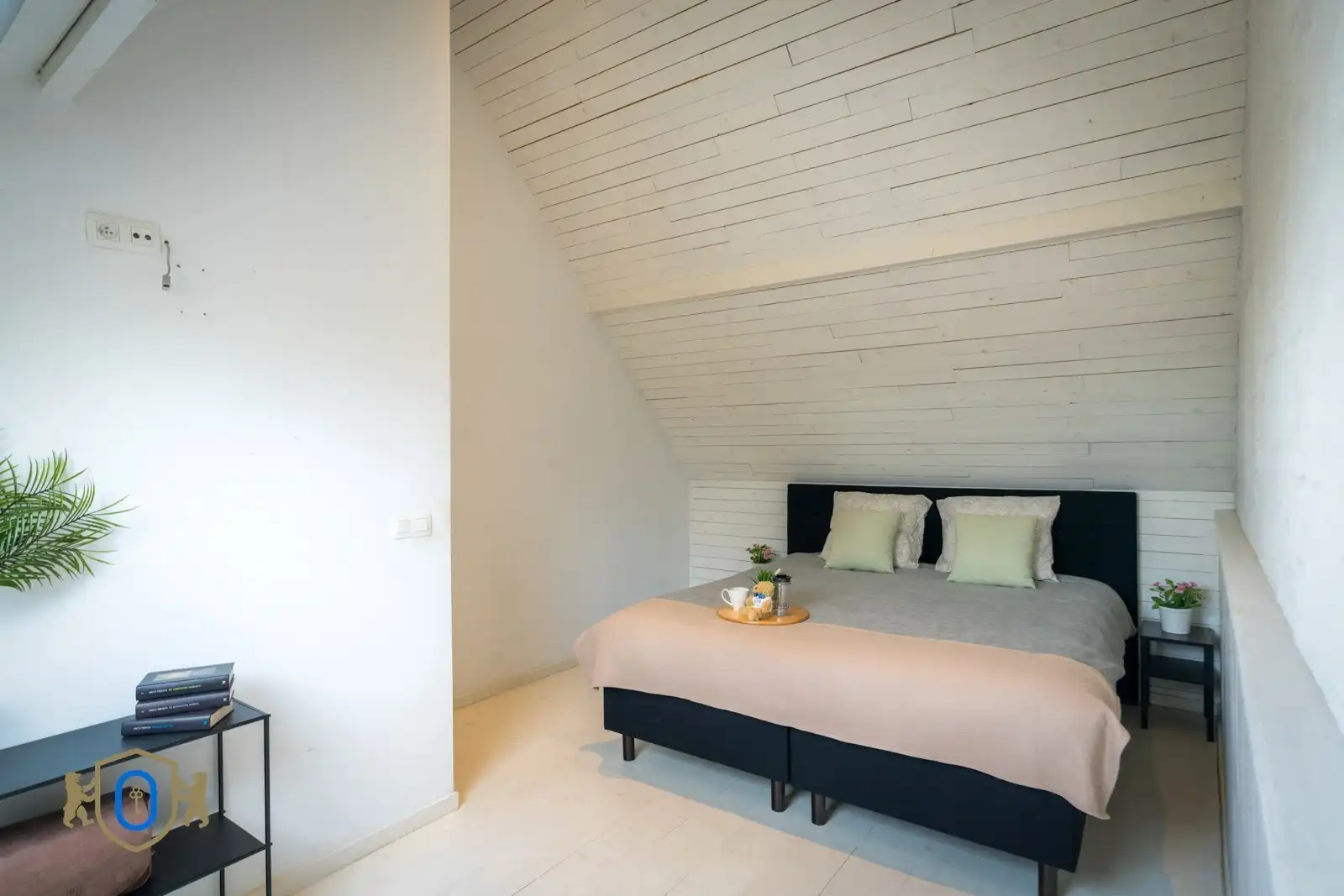 Halfopen 3-slpkr woning met tuin & carport foto 28